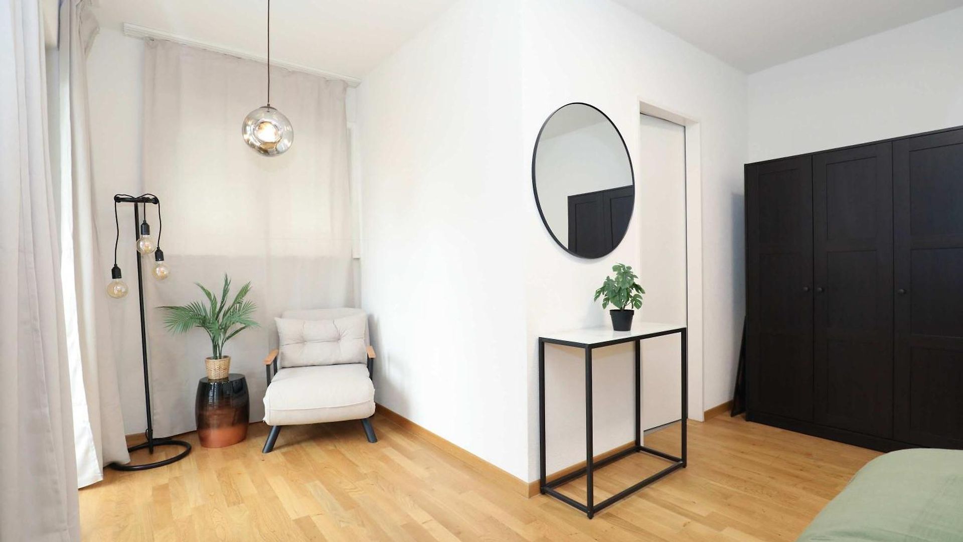 New Center With Private Entry & Parking Apartment Zurich