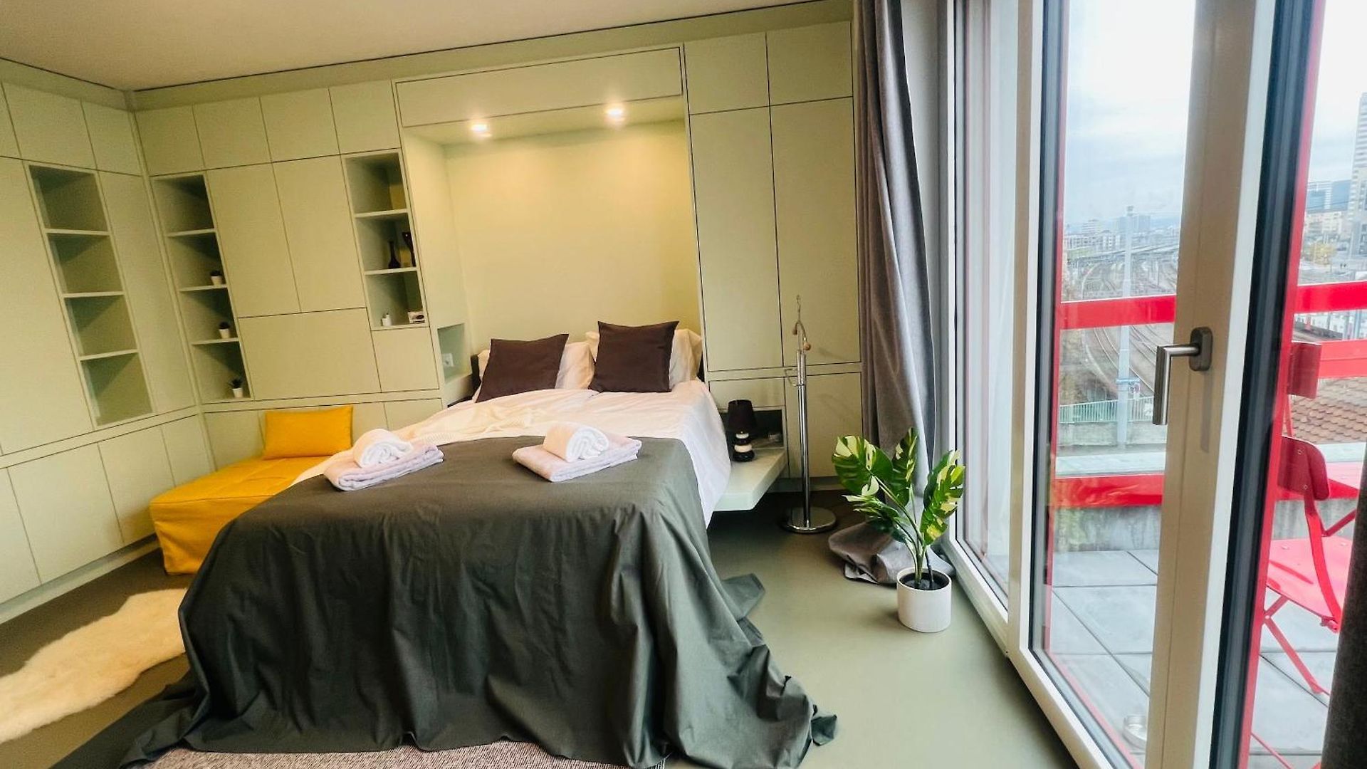 Modern Living, Luxe Apartment Zurich