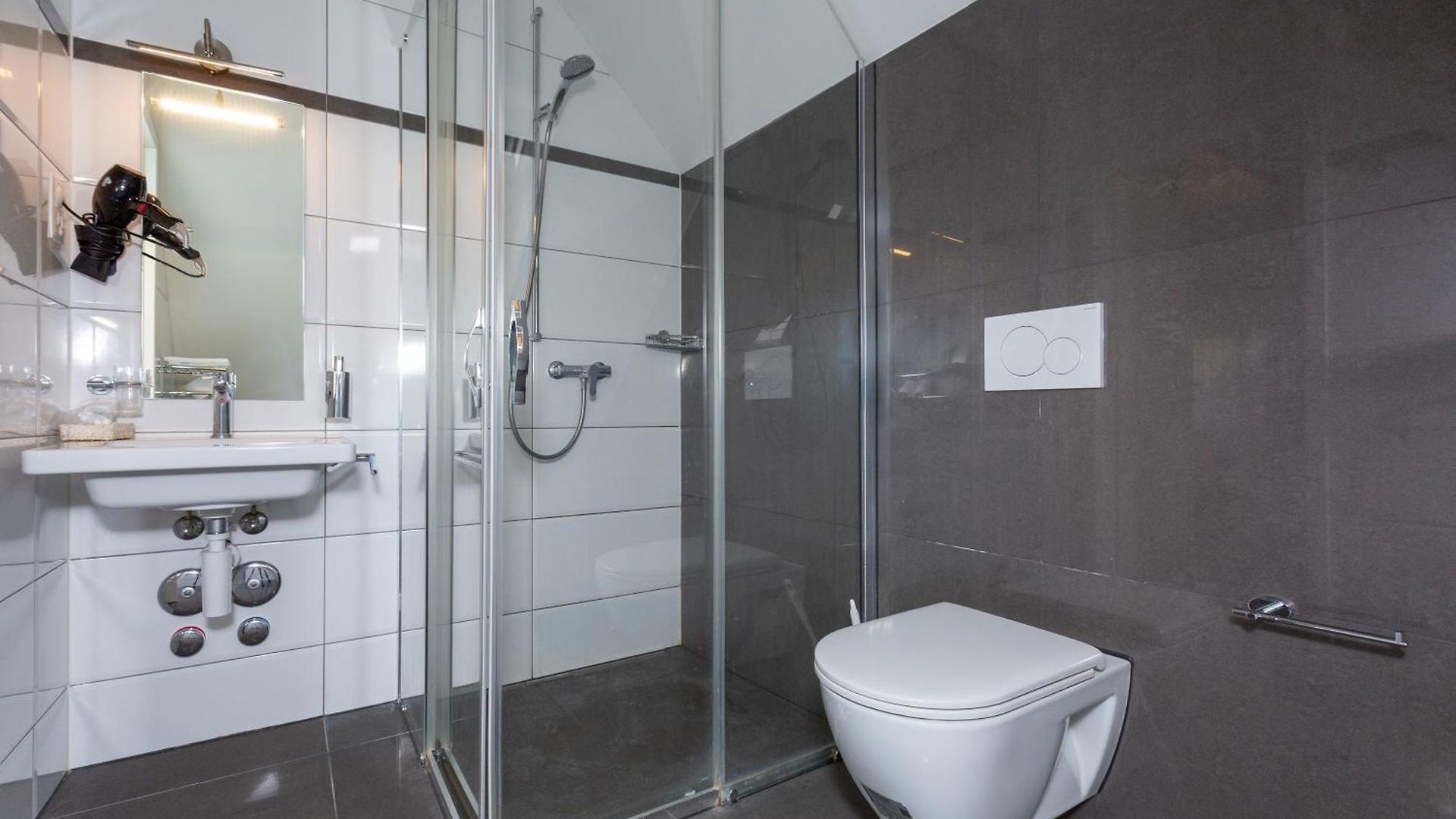 Kernhof Self Check-in Hotel 3*