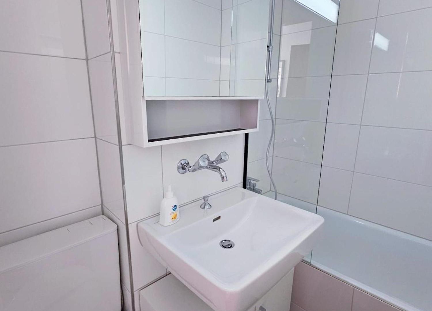 Apartment Delta - Bertastrasse - Self Check-in Zurich
