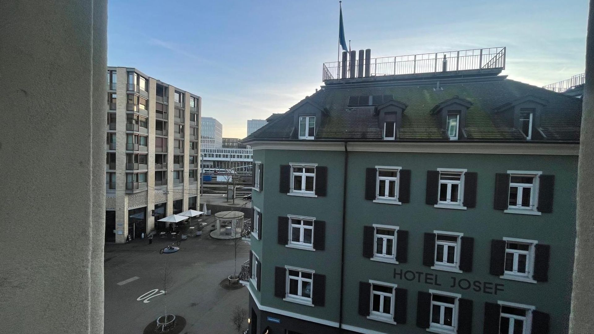 Exclusive Next To Main Station Apartment