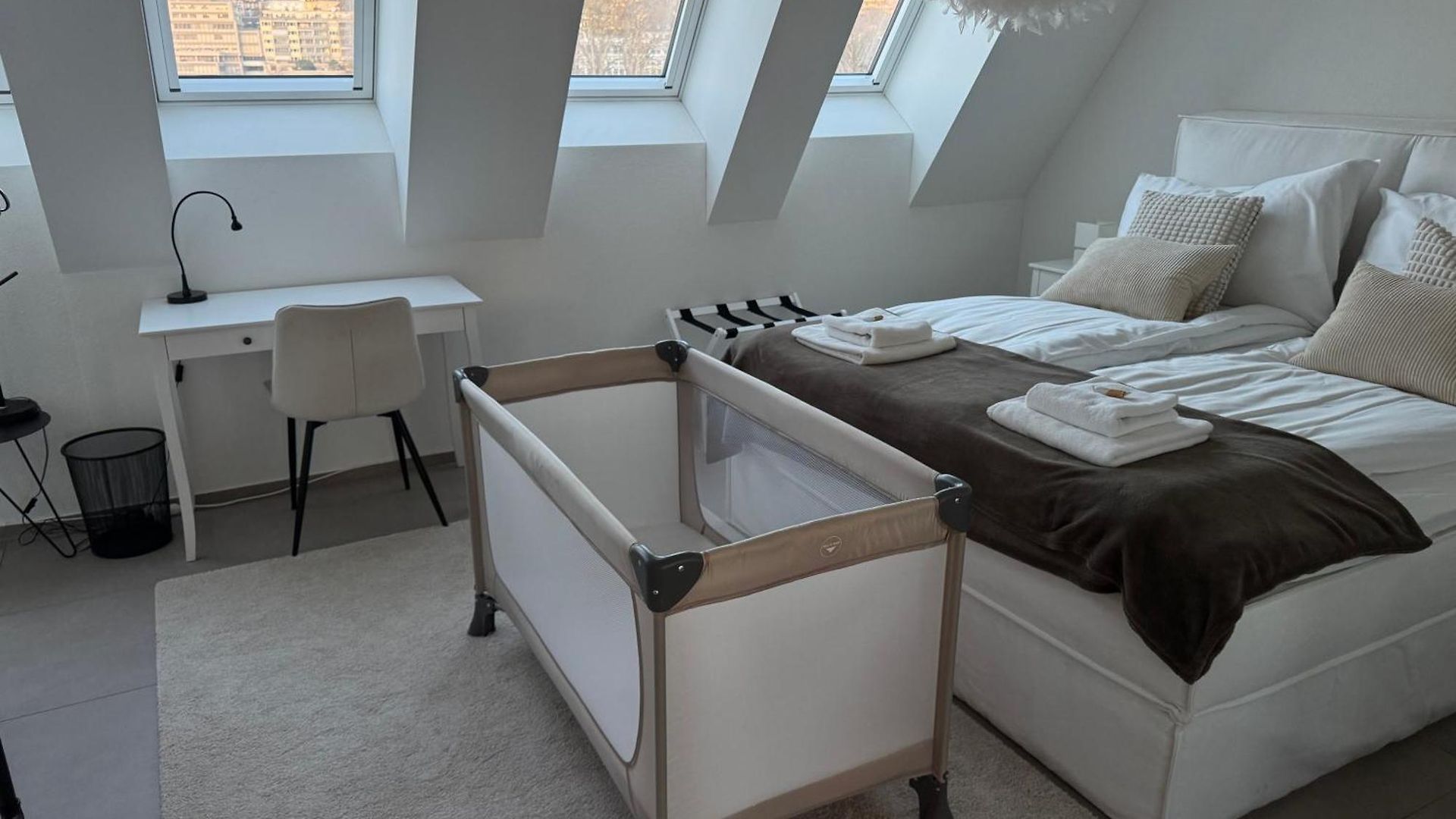 Apartment Modern Next To Hb With Roof Terrace *