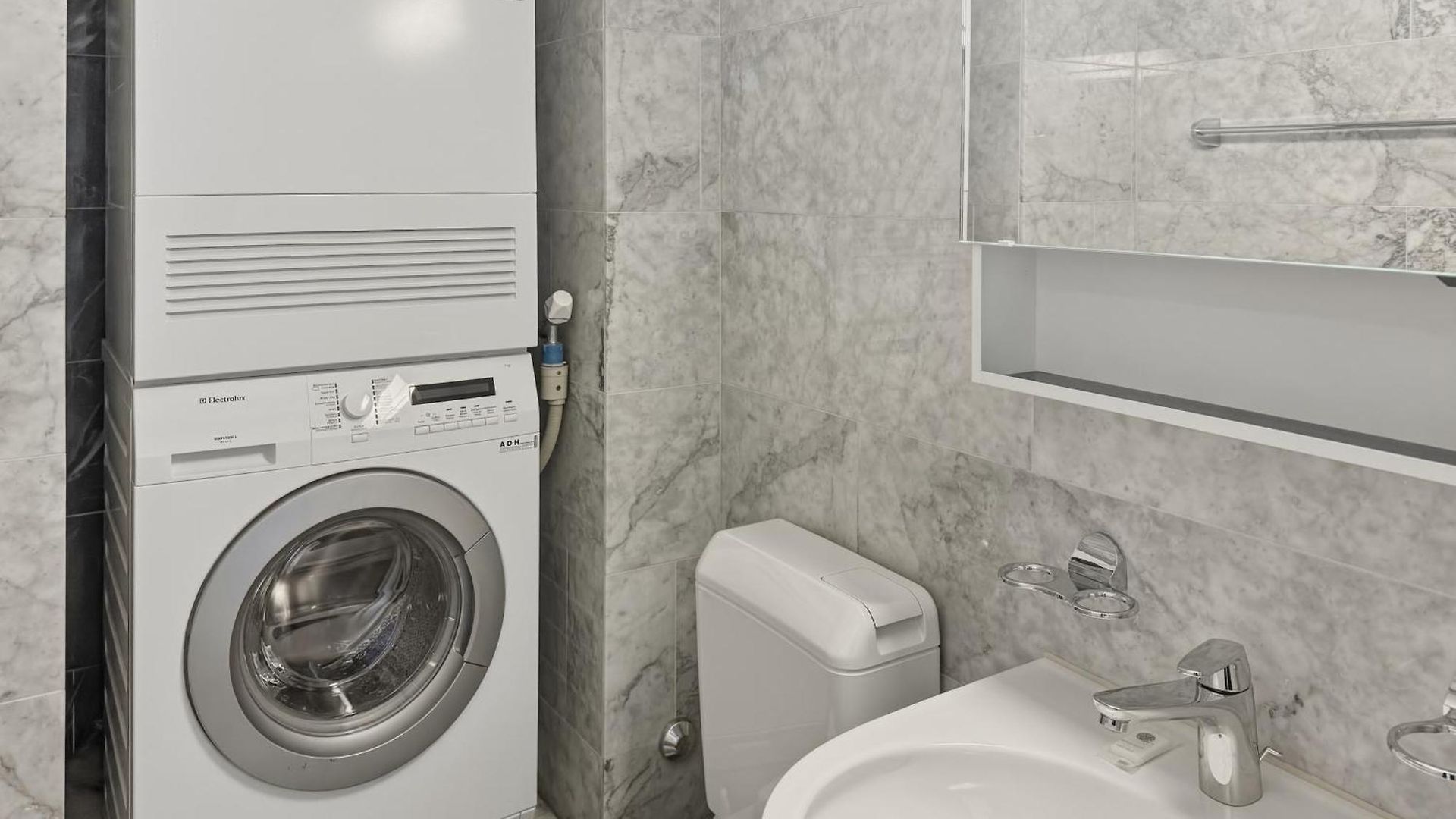 Amazing 2 Bedroom Flat: Specious And Zurich