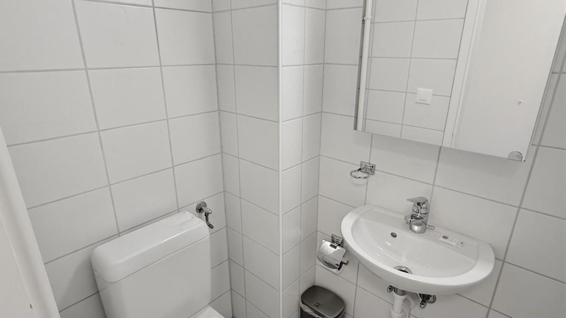 Beautiful, Quite And Very 2 Bedroom Flat Apartment