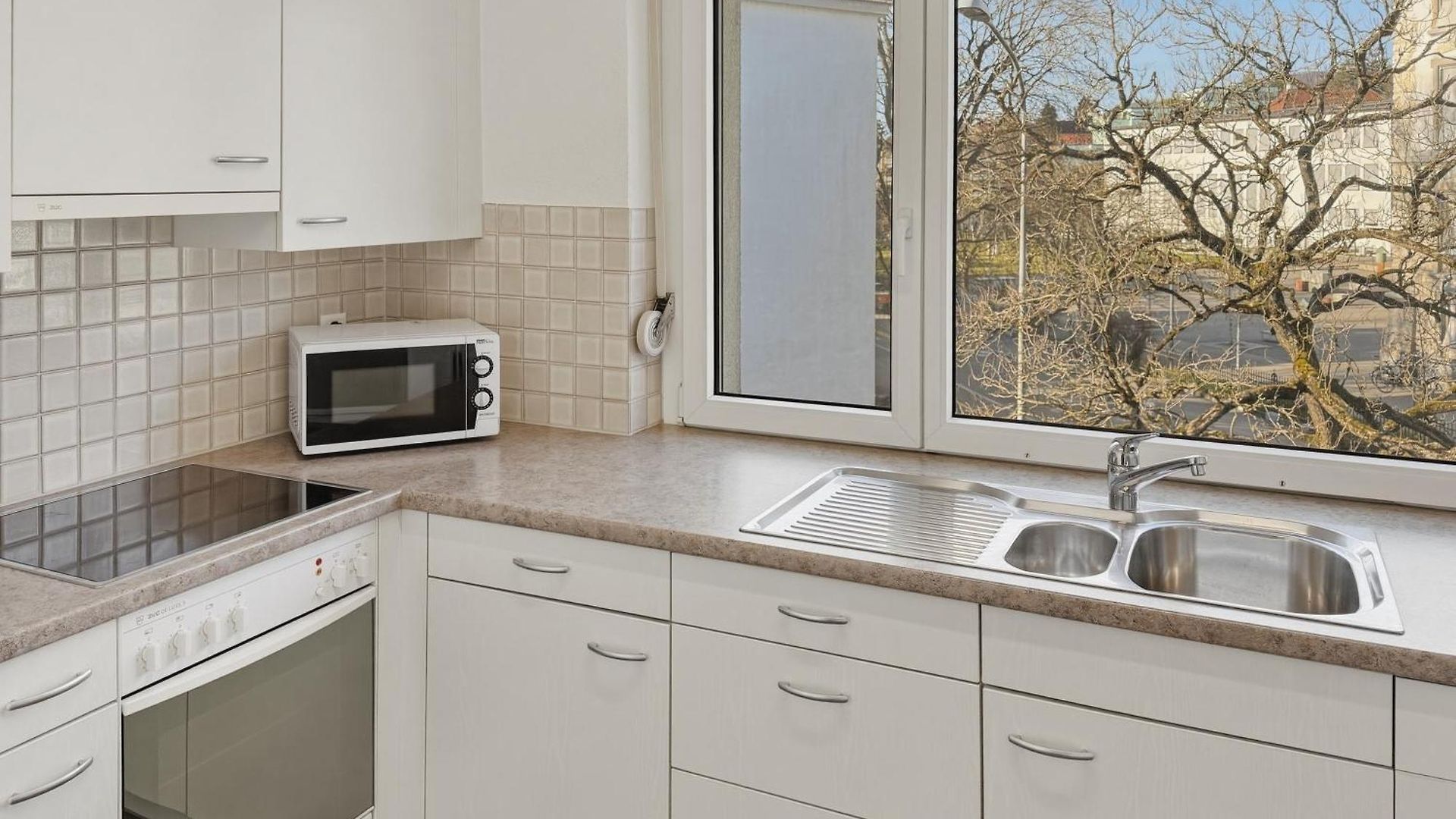 Beautiful, Quite And Very 2 Bedroom Flat Apartment
