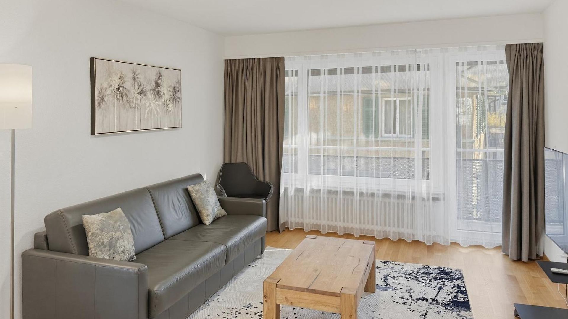 Beautiful, Quite And Very 2 Bedroom Flat *
