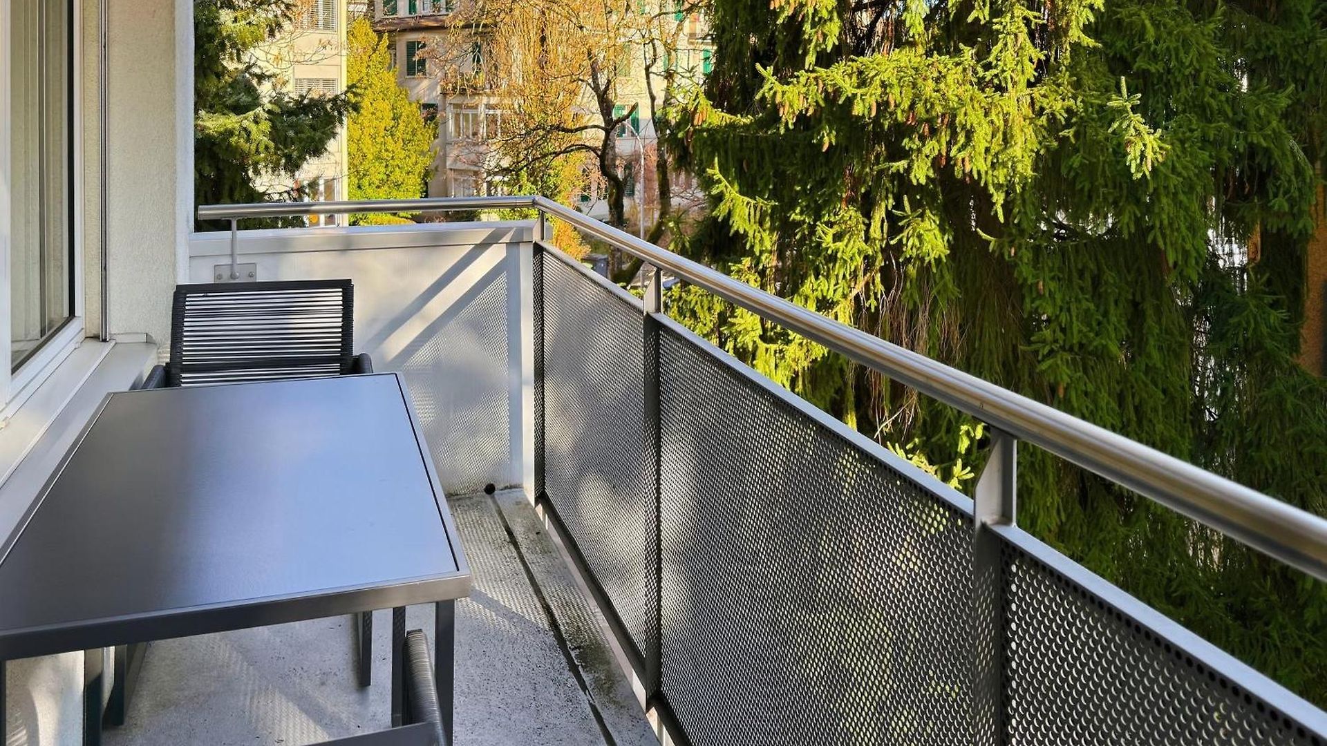 Beautiful, Quite And Very 2 Bedroom Flat Apartment