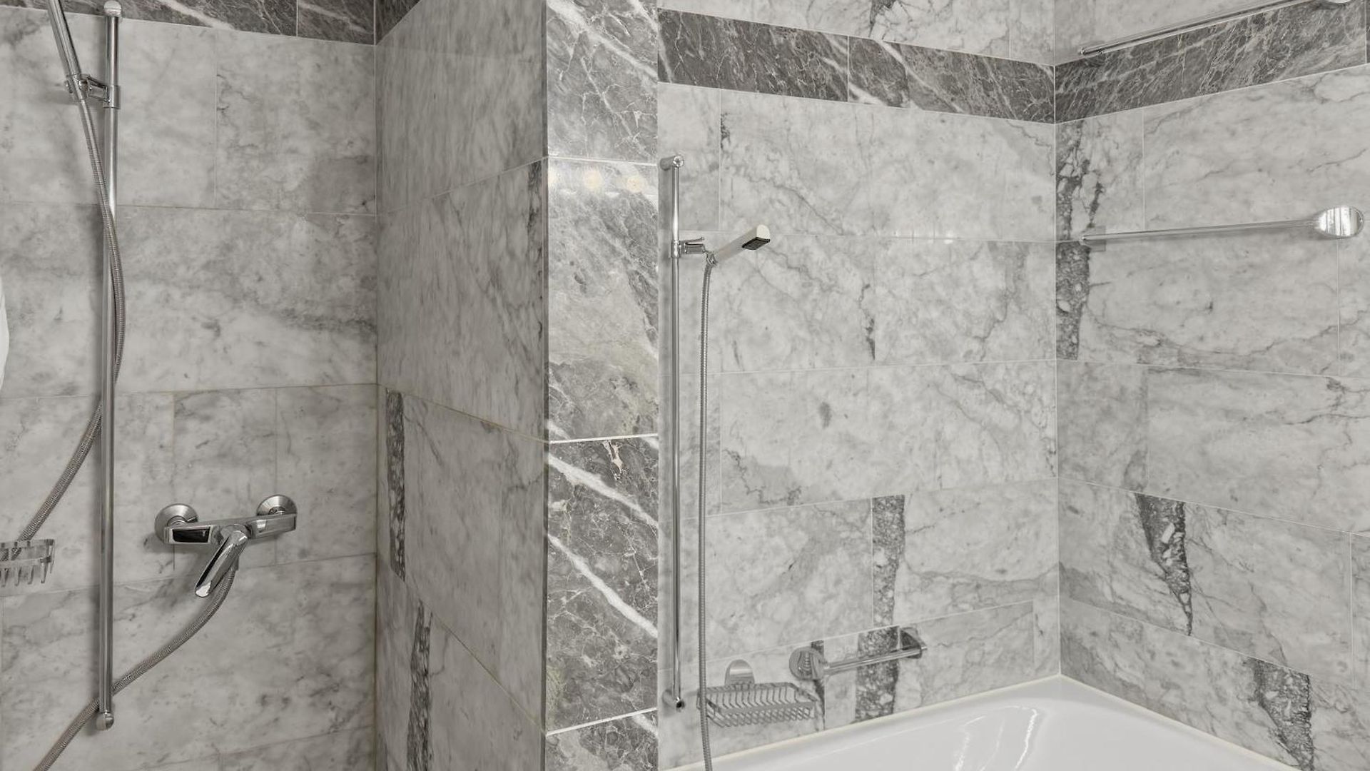 Amazing 2 Bedroom Flat: Specious And Apartment *