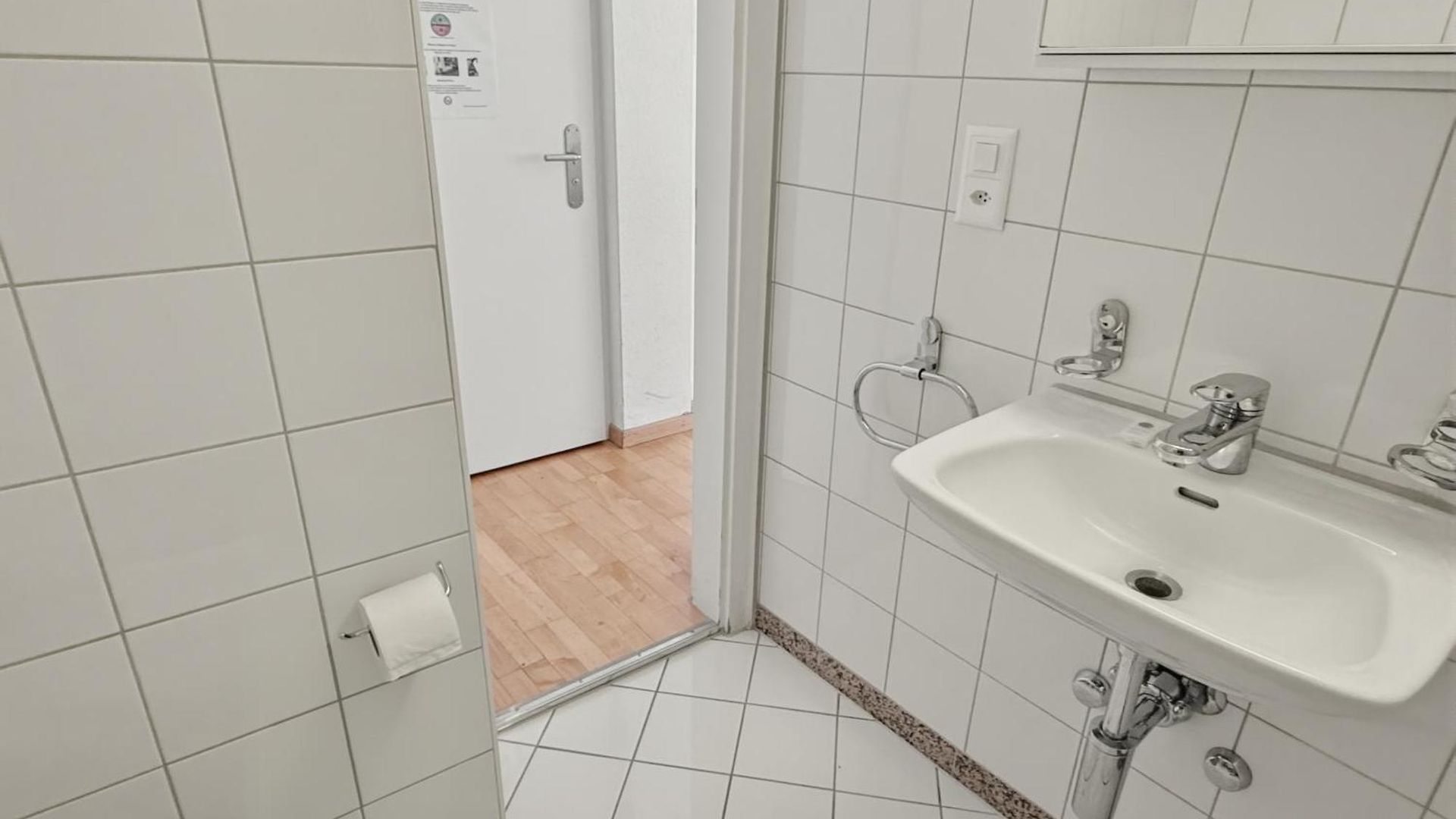Charming In Old Town - Uz7 *