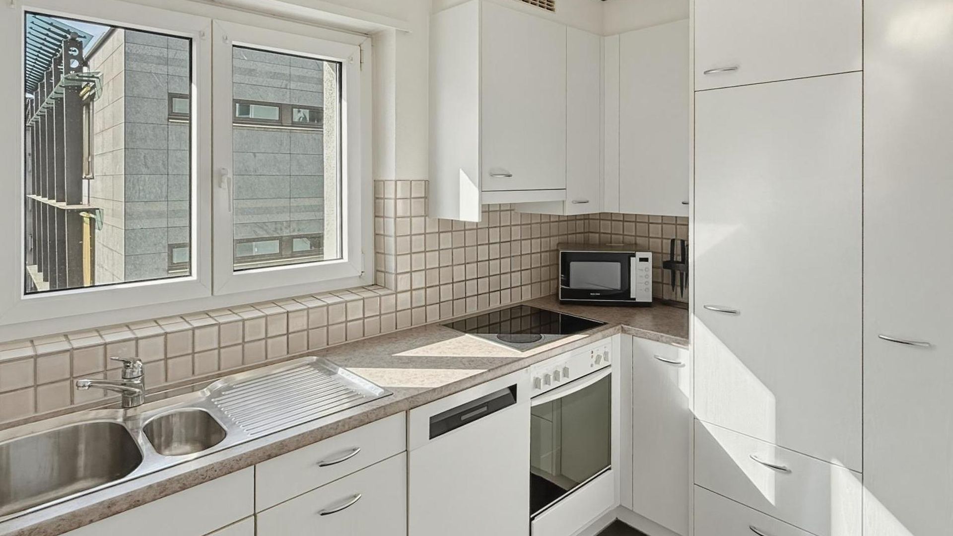 Very 1br Flat With Sunny Balcony - Sky4 Apartment Zürich
