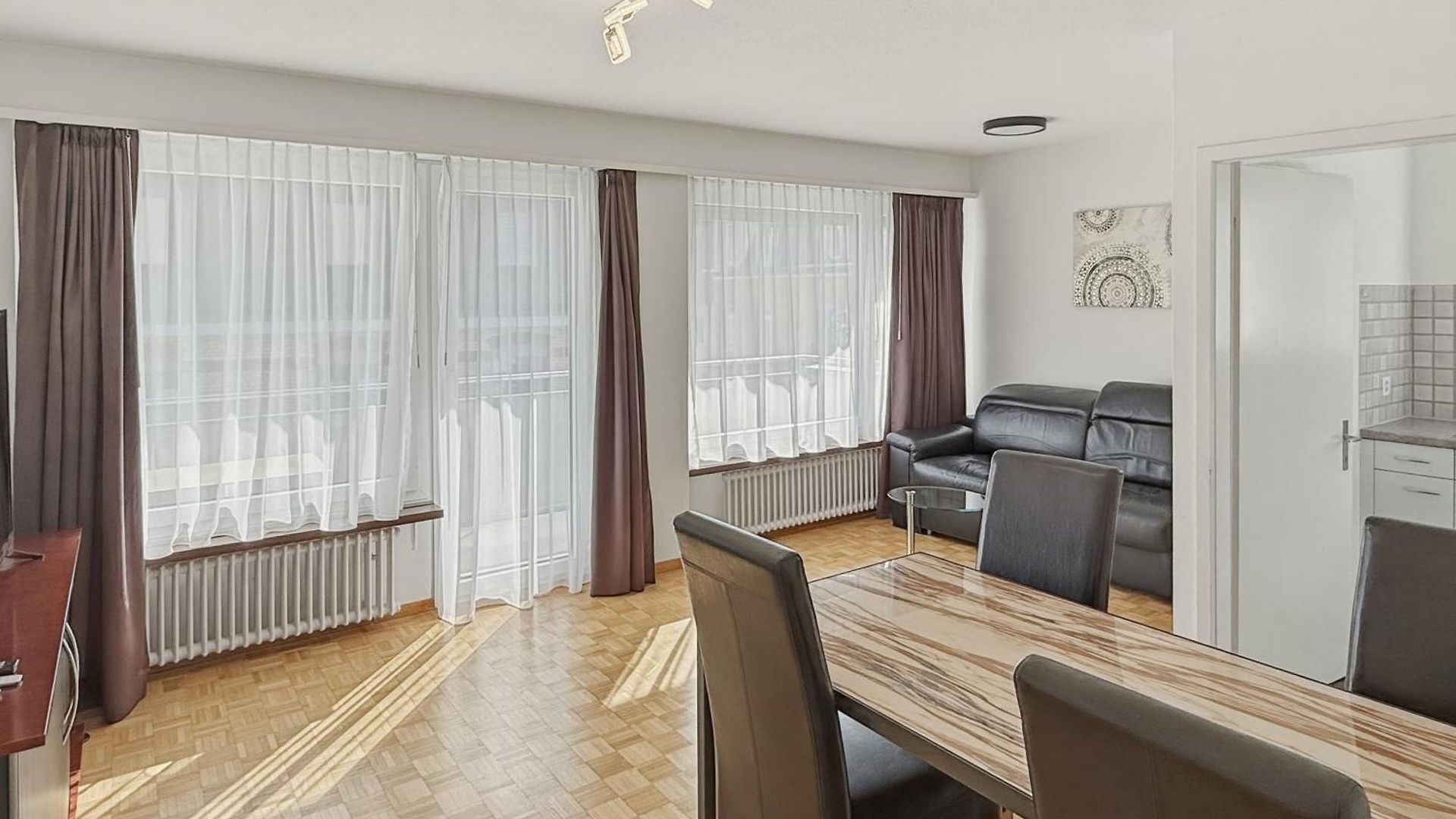 Very 1br Flat With Sunny Balcony - Sky4 Apartment *