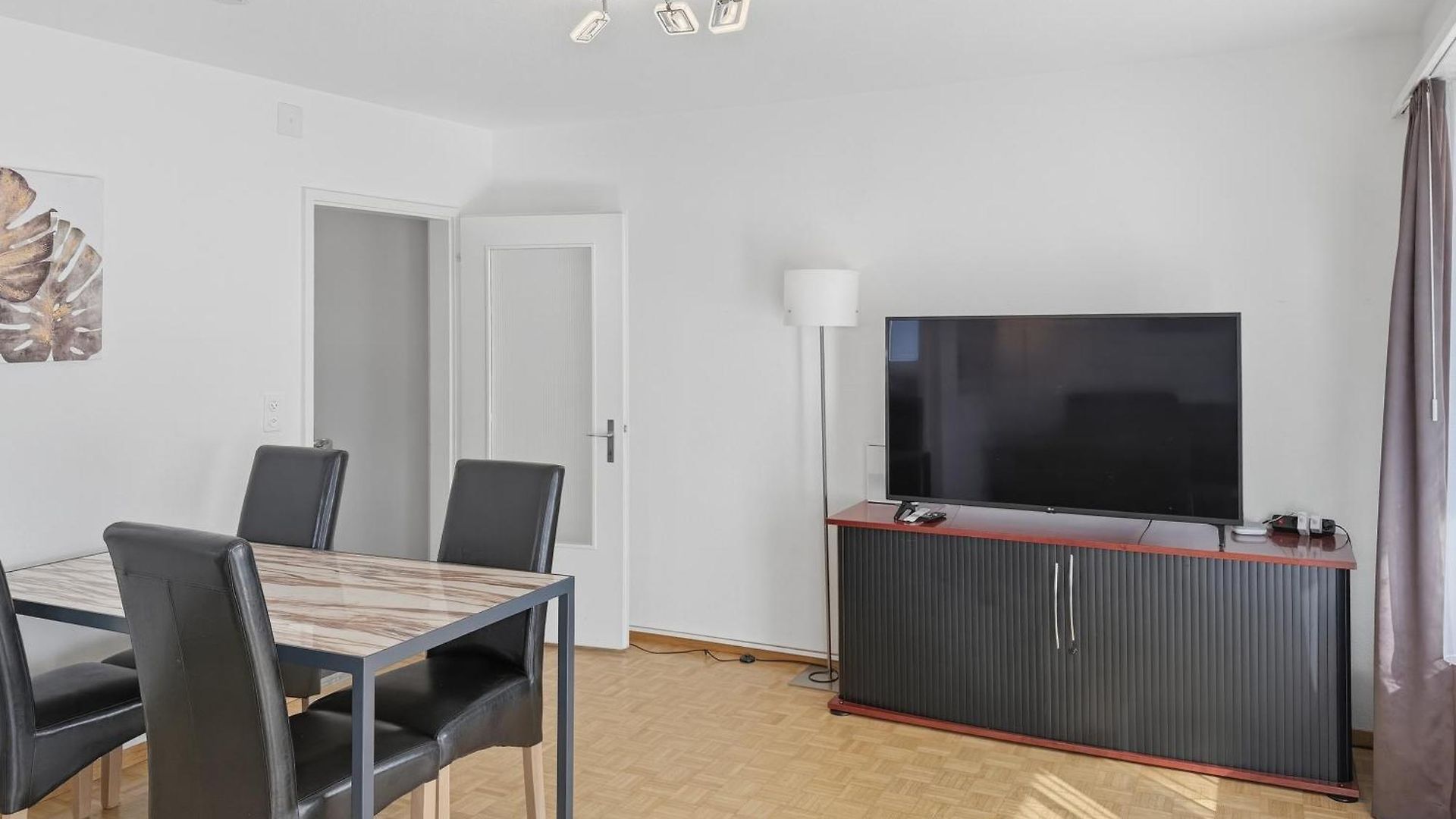 Very 1br Flat With Sunny Balcony - Sky4 Zürich