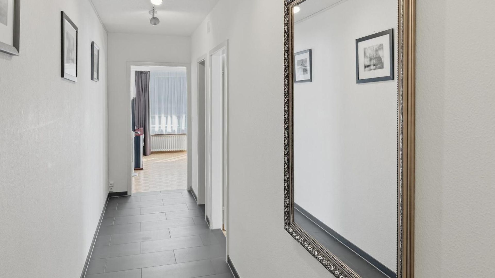 Apartment Very 1br Flat With Sunny Balcony - Sky4