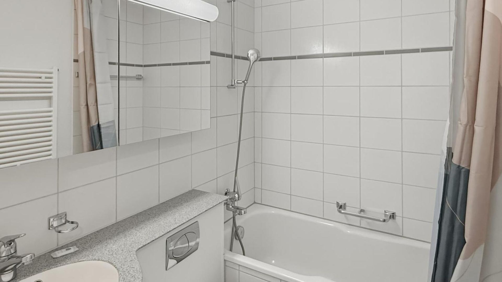 Very 1br Flat With Sunny Balcony - Sky4 Apartment *