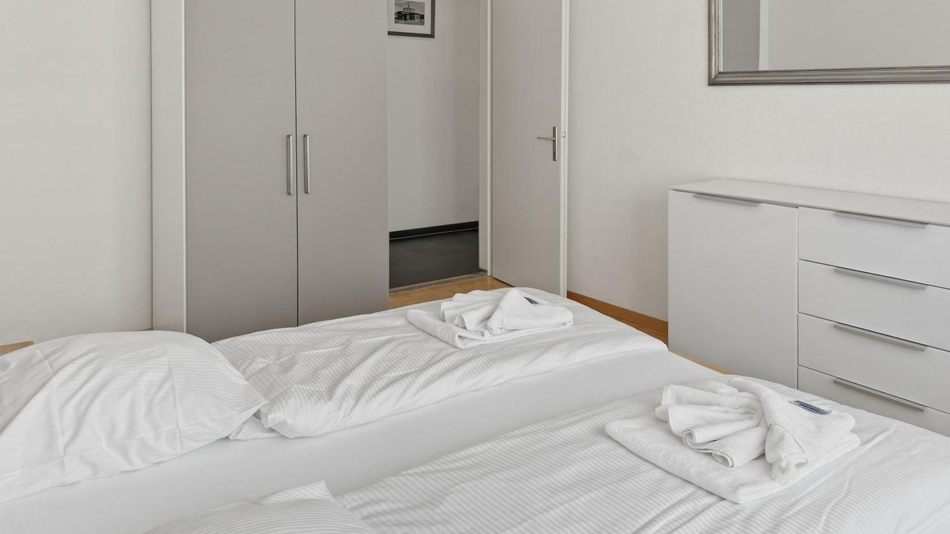 Apartment Very 1br Flat With Sunny Balcony - Sky4 Zürich