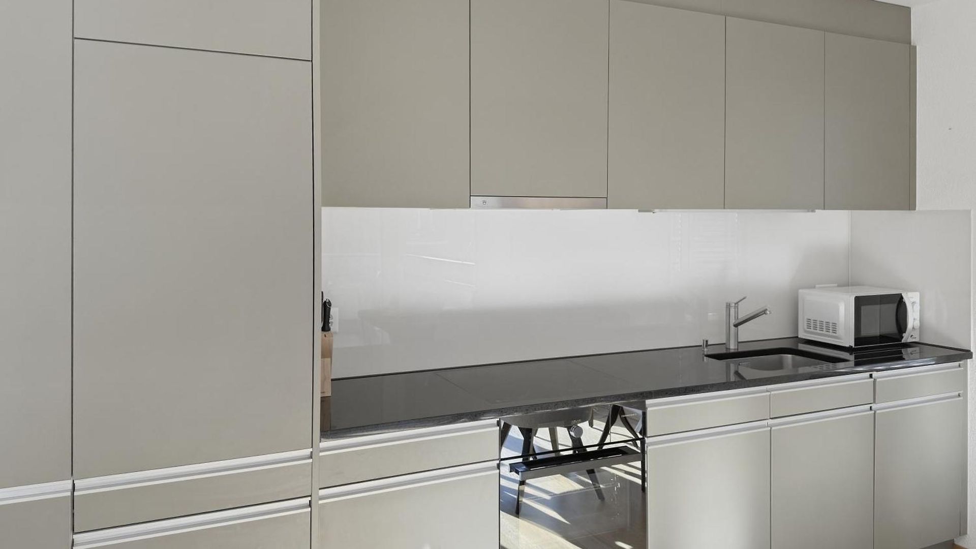 1br With Balcony - West 13 Apartment *