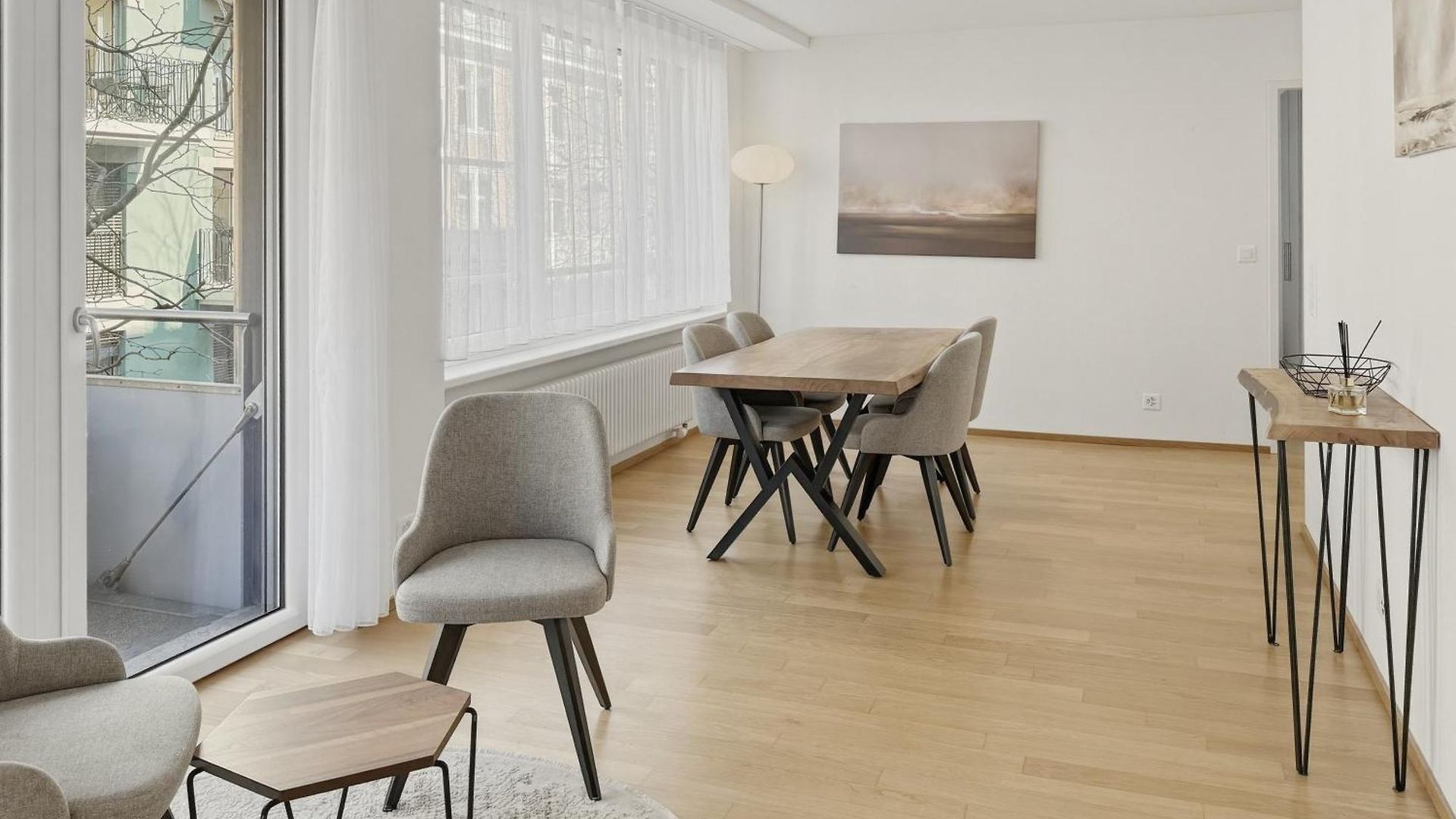 2br Flat In The Center - West 12 Apartment