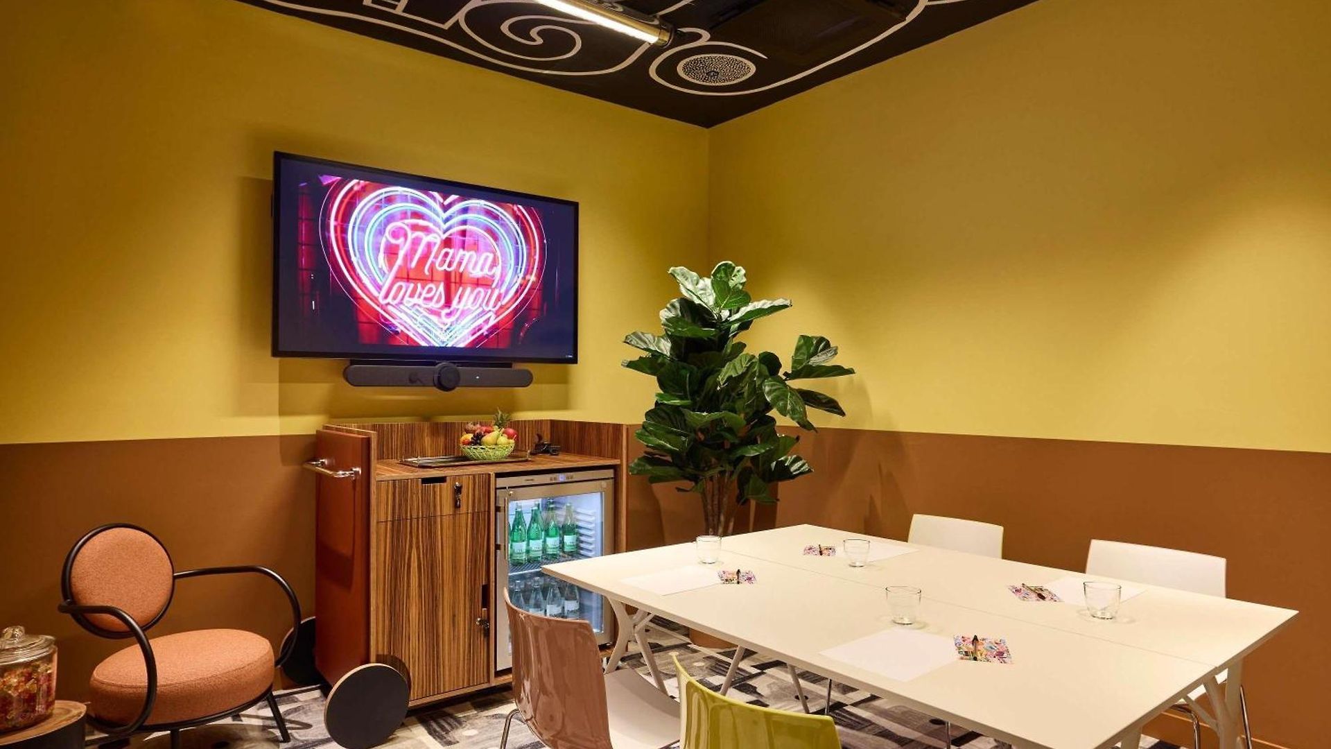 Mama Shelter Hotel 4*