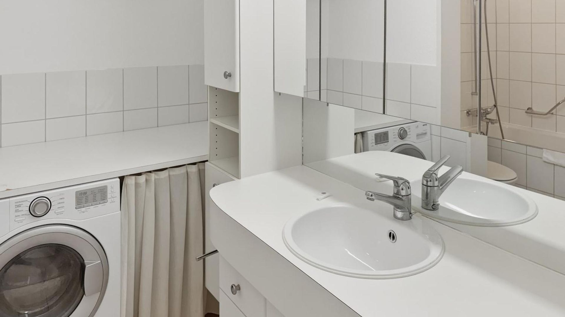 Executive 1br Flat, Center - Hammer 2