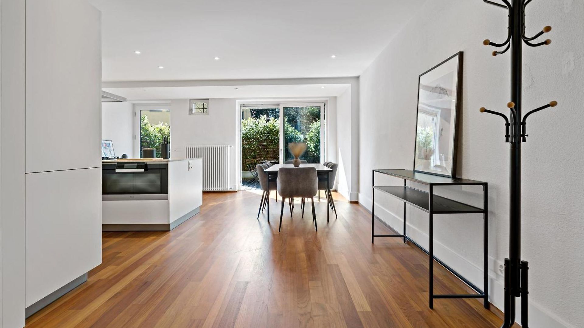 Apartment Newly Renovated Next To With Private Terrace