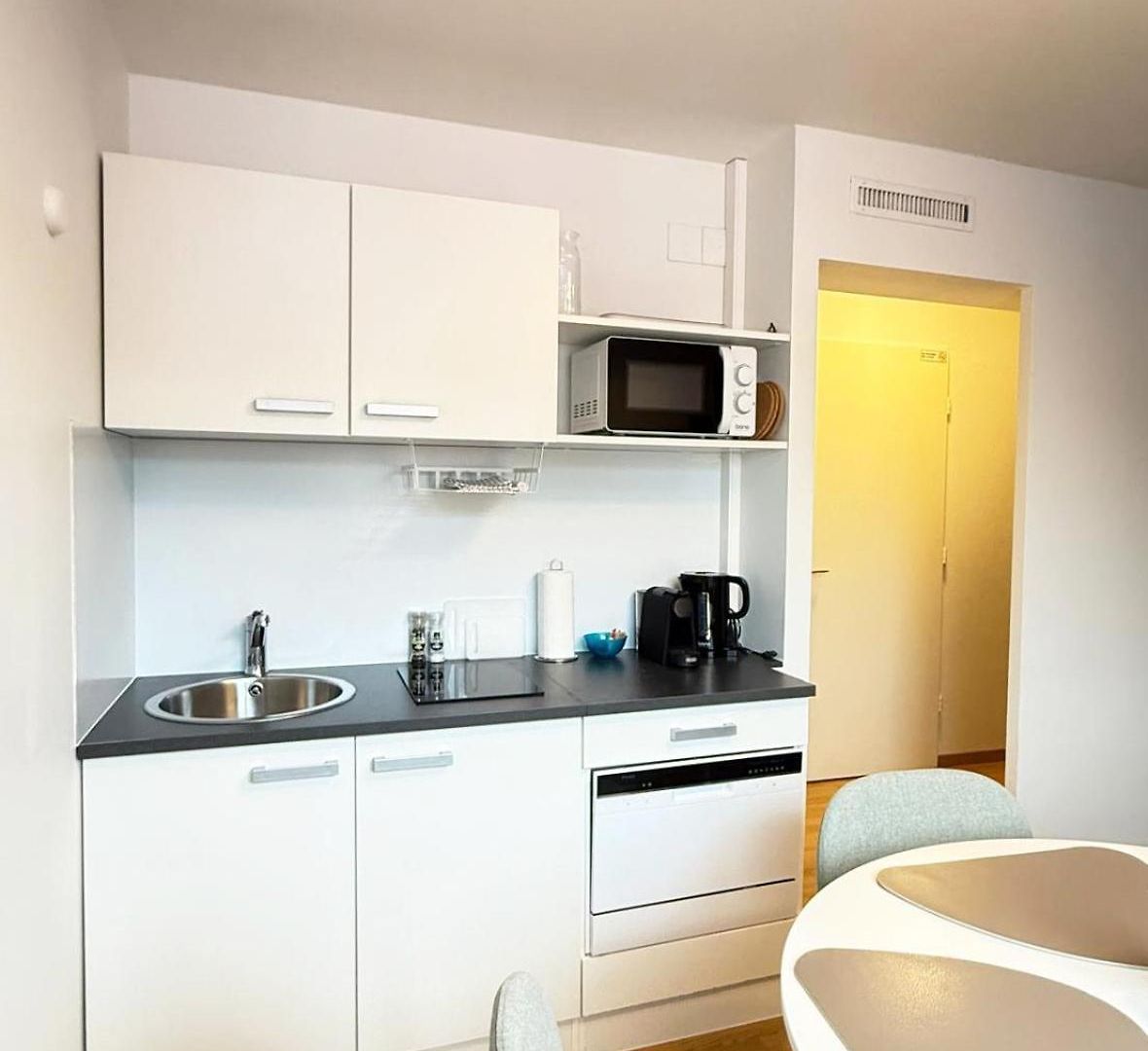 Quiet Near & Opera Apartment