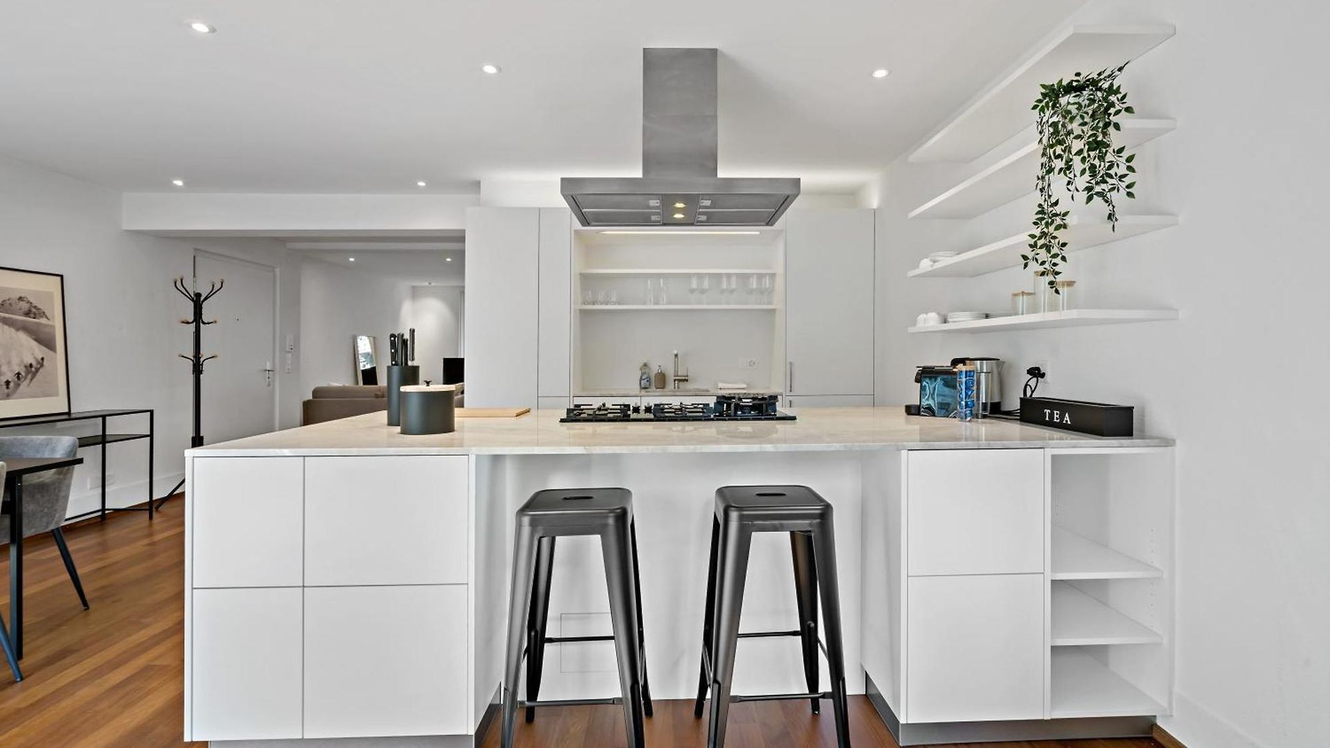 Newly Renovated Next To With Private Terrace Apartment