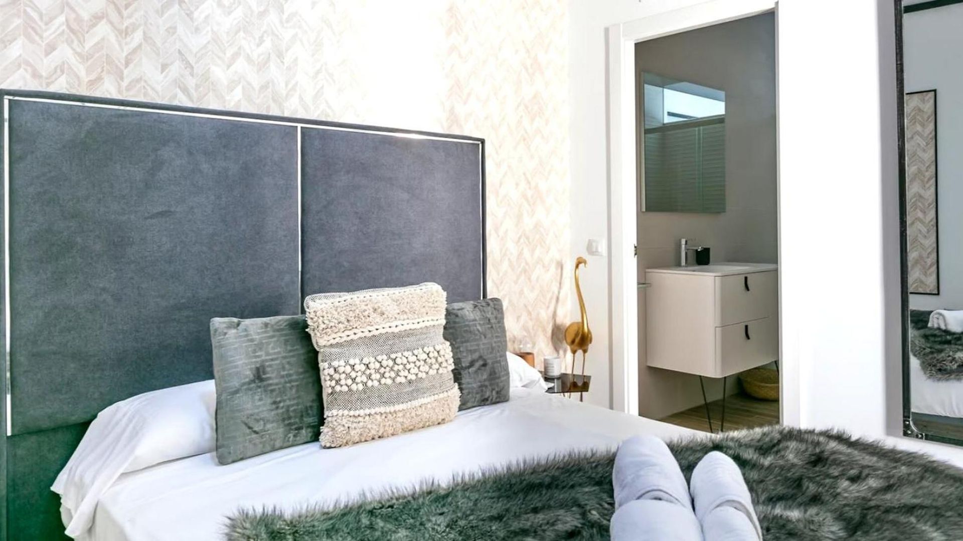 Chic Boutique Loft Apartment *