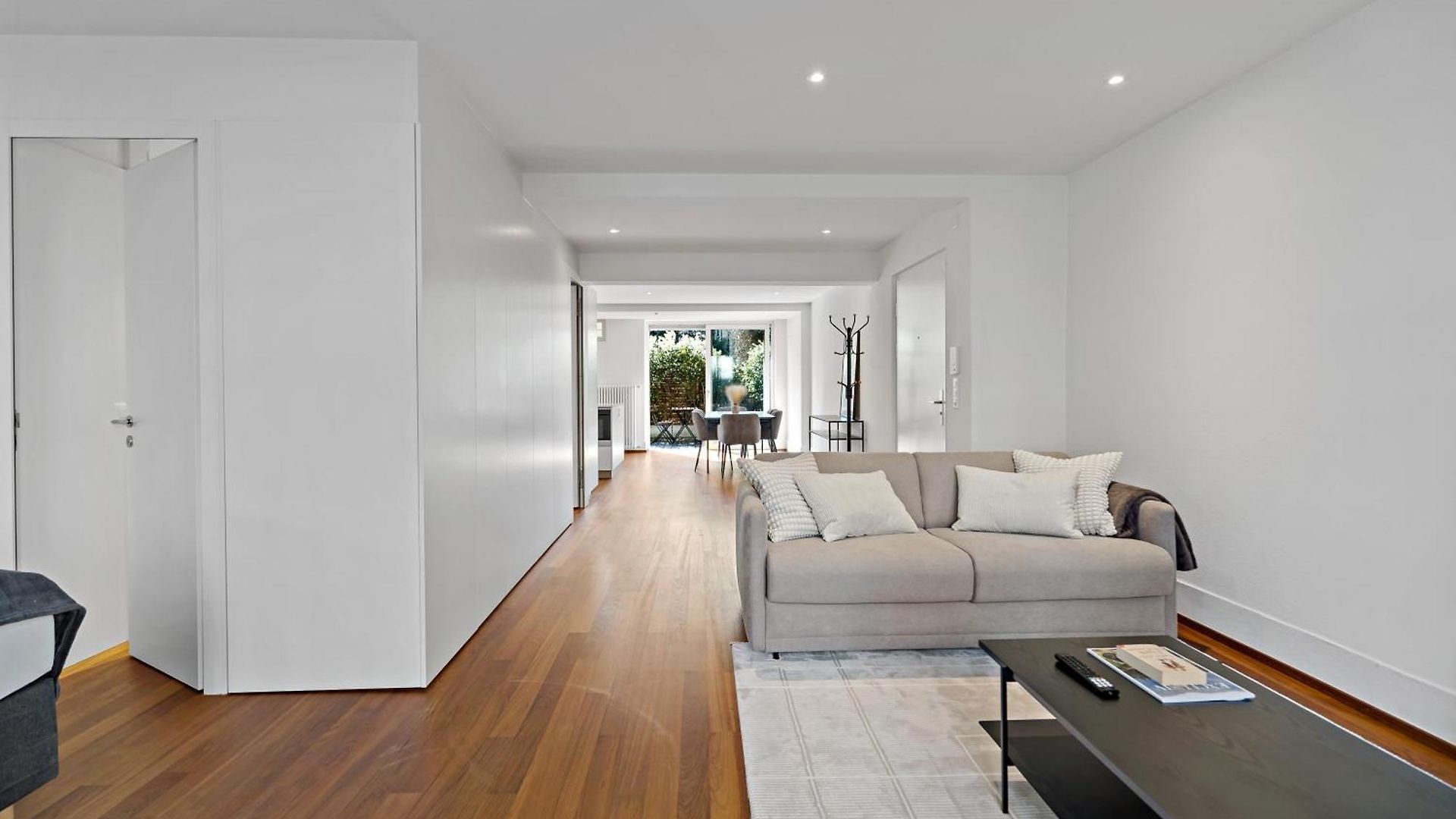 Apartment Newly Renovated Next To With Private Terrace *