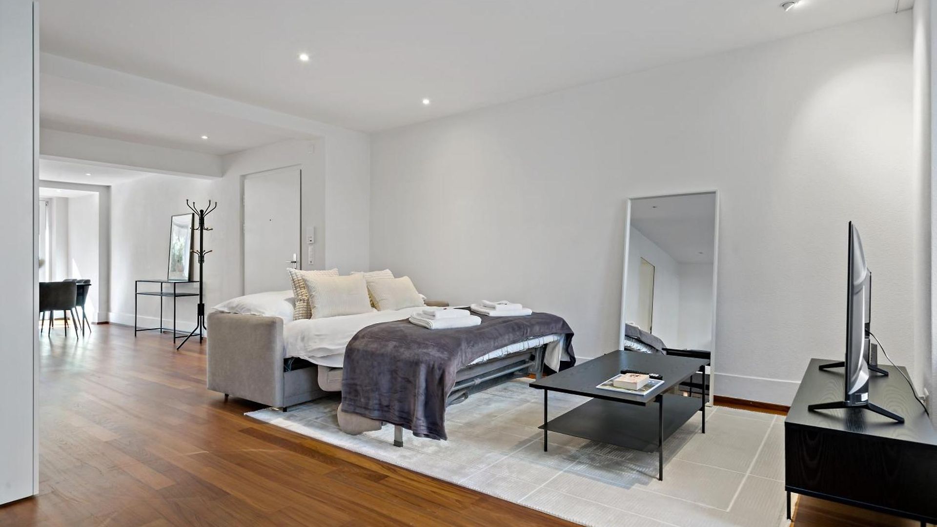 Newly Renovated Next To With Private Terrace *