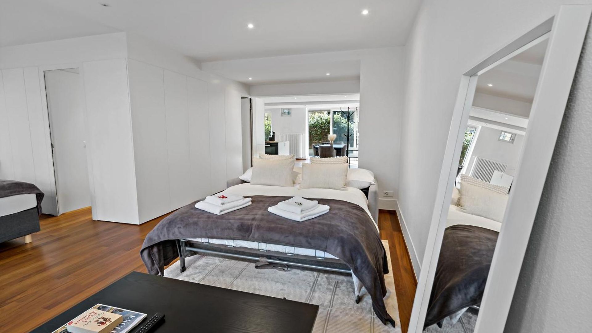 Newly Renovated Next To With Private Terrace Apartment Zürich