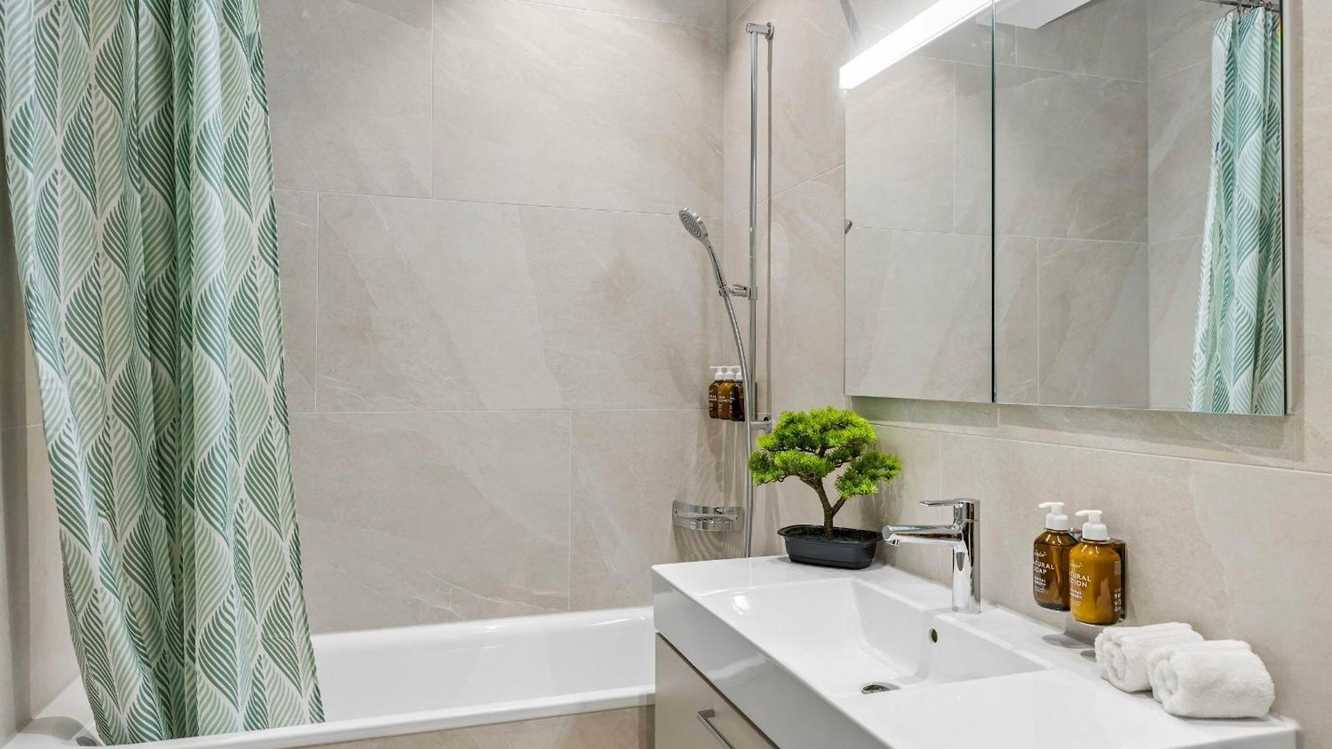 Oldtown Penthouse Maisonette Ac Privaterooftop Apartment *