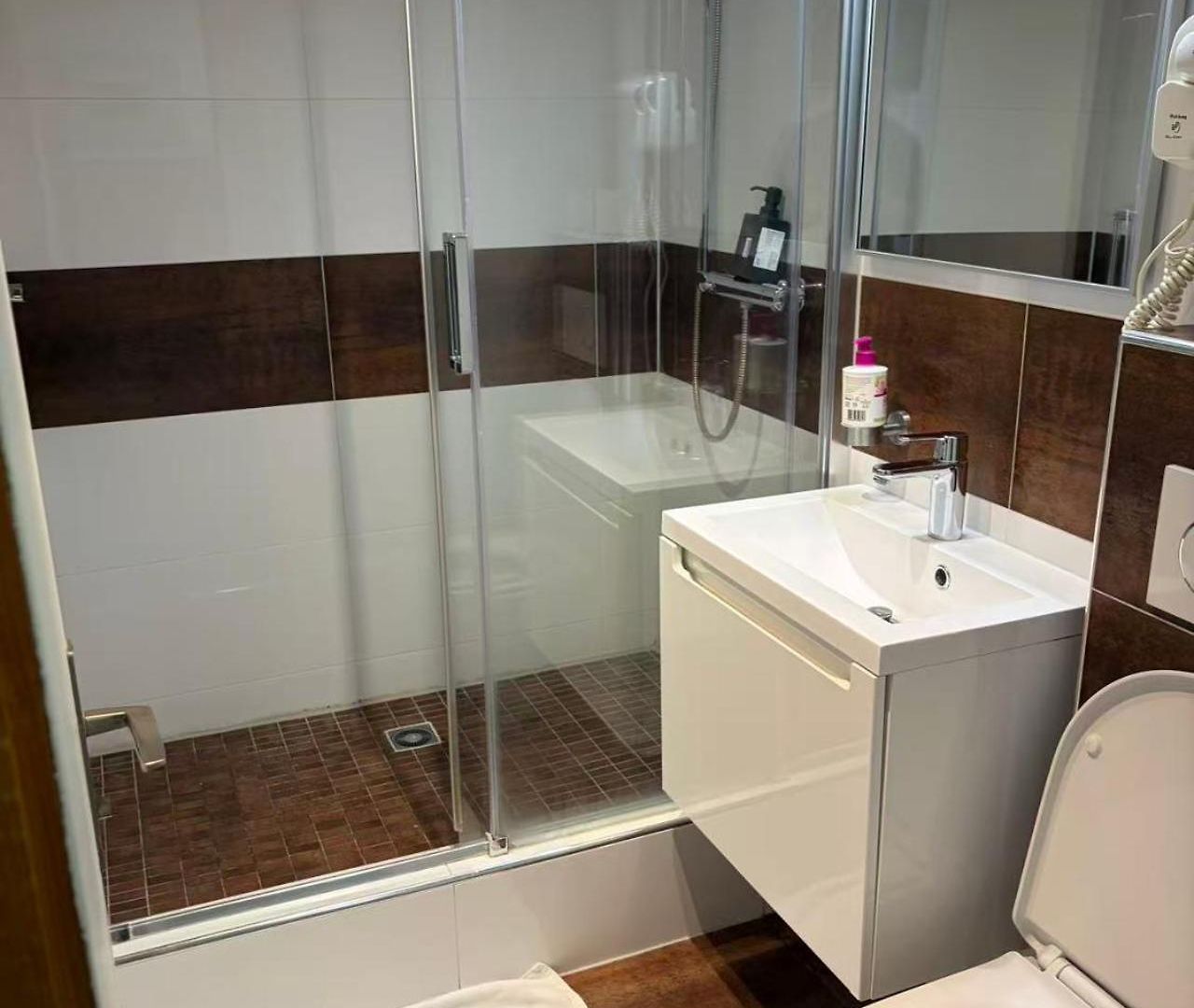 Center En-suite Budget Self Check In, Eth Hb