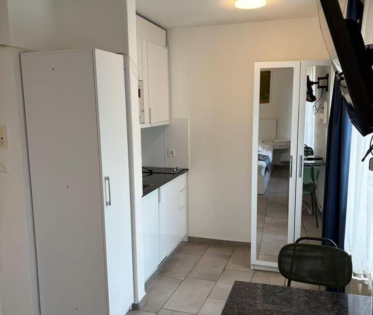 Center En-suite Budget Self Check In, Eth Hb Apartment *