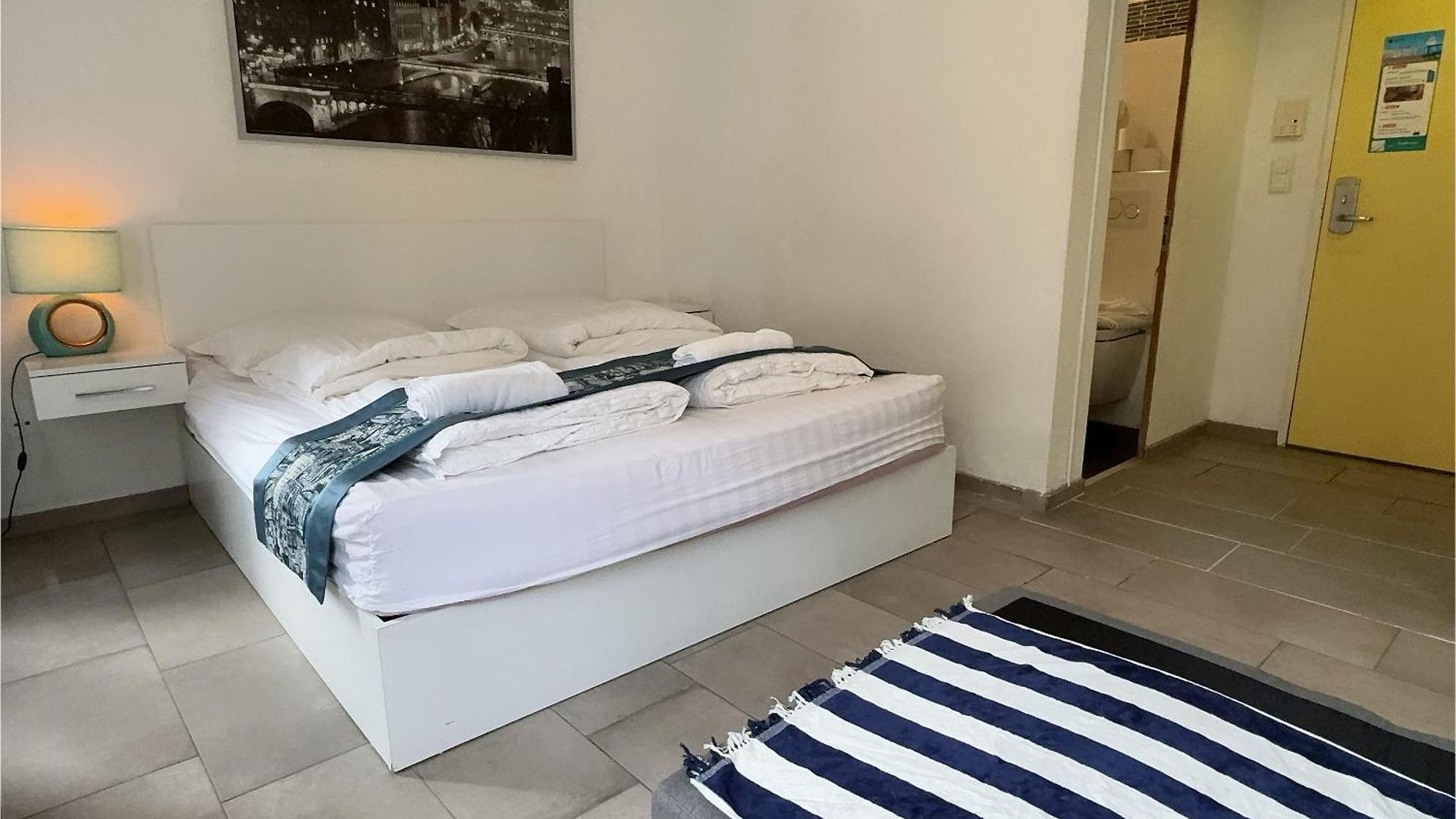 Center En-suite Budget Self Check In, Eth Hb