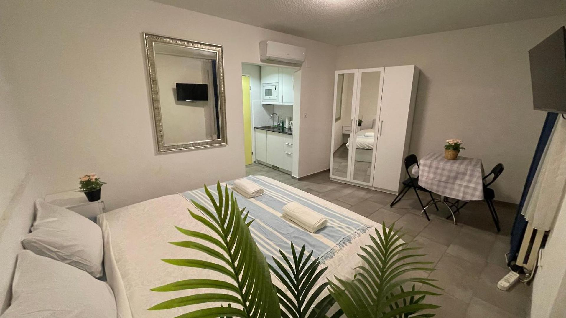 Center En-suite Budget Self Check In, Eth Hb