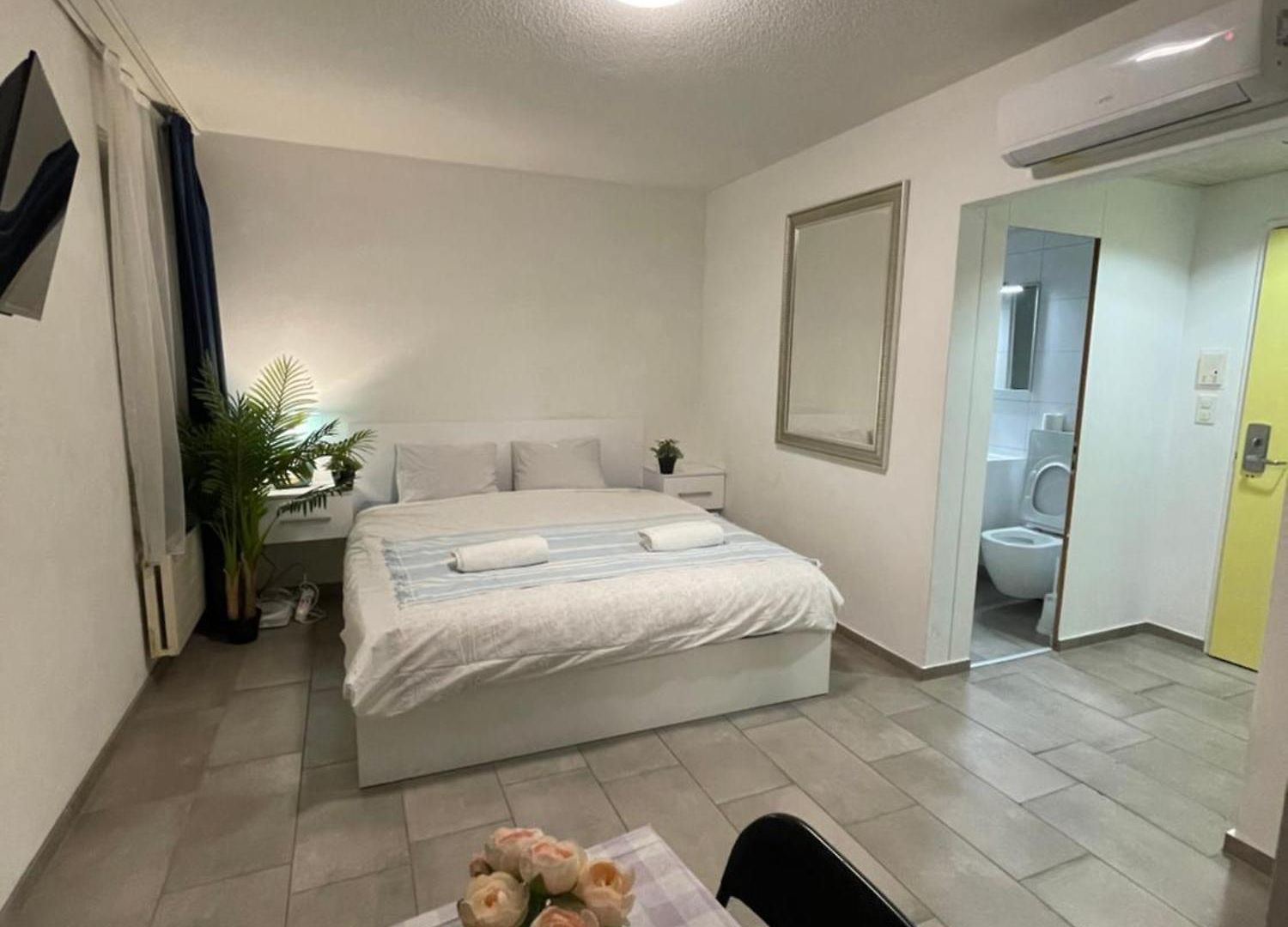Center En-suite Budget Self Check In, Eth Hb *