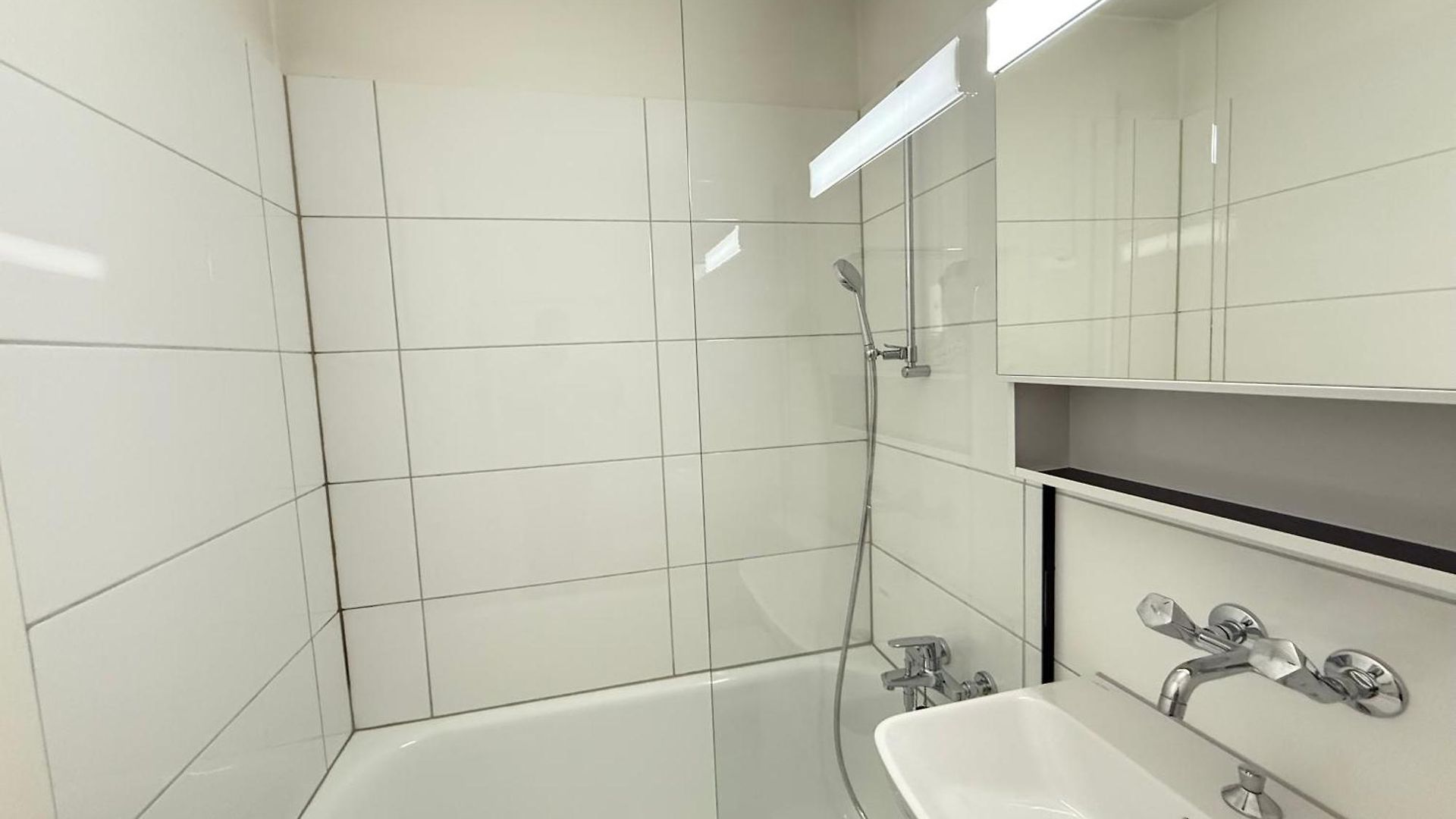 Apartment Delta - Bertastrasse - Self Check-in Zurich