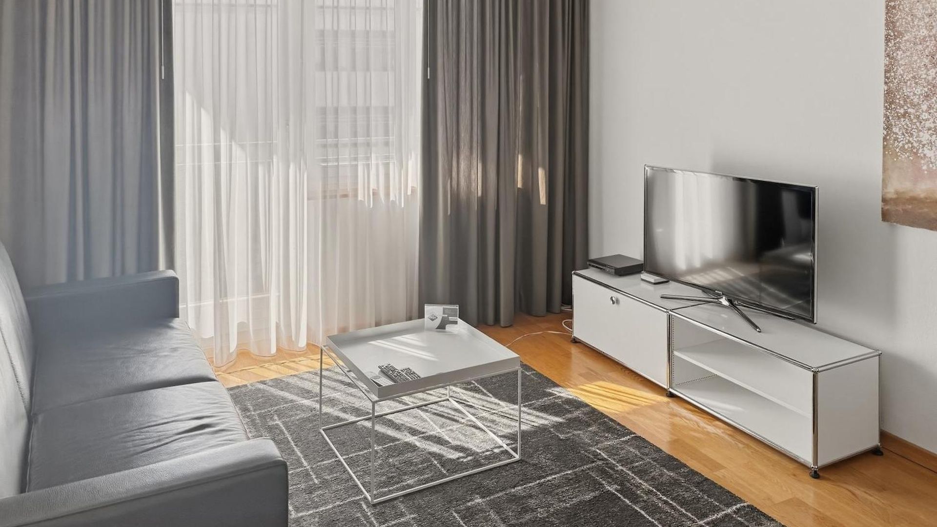 Cozy 1br Near With Balcony - Mill 422 Apartment