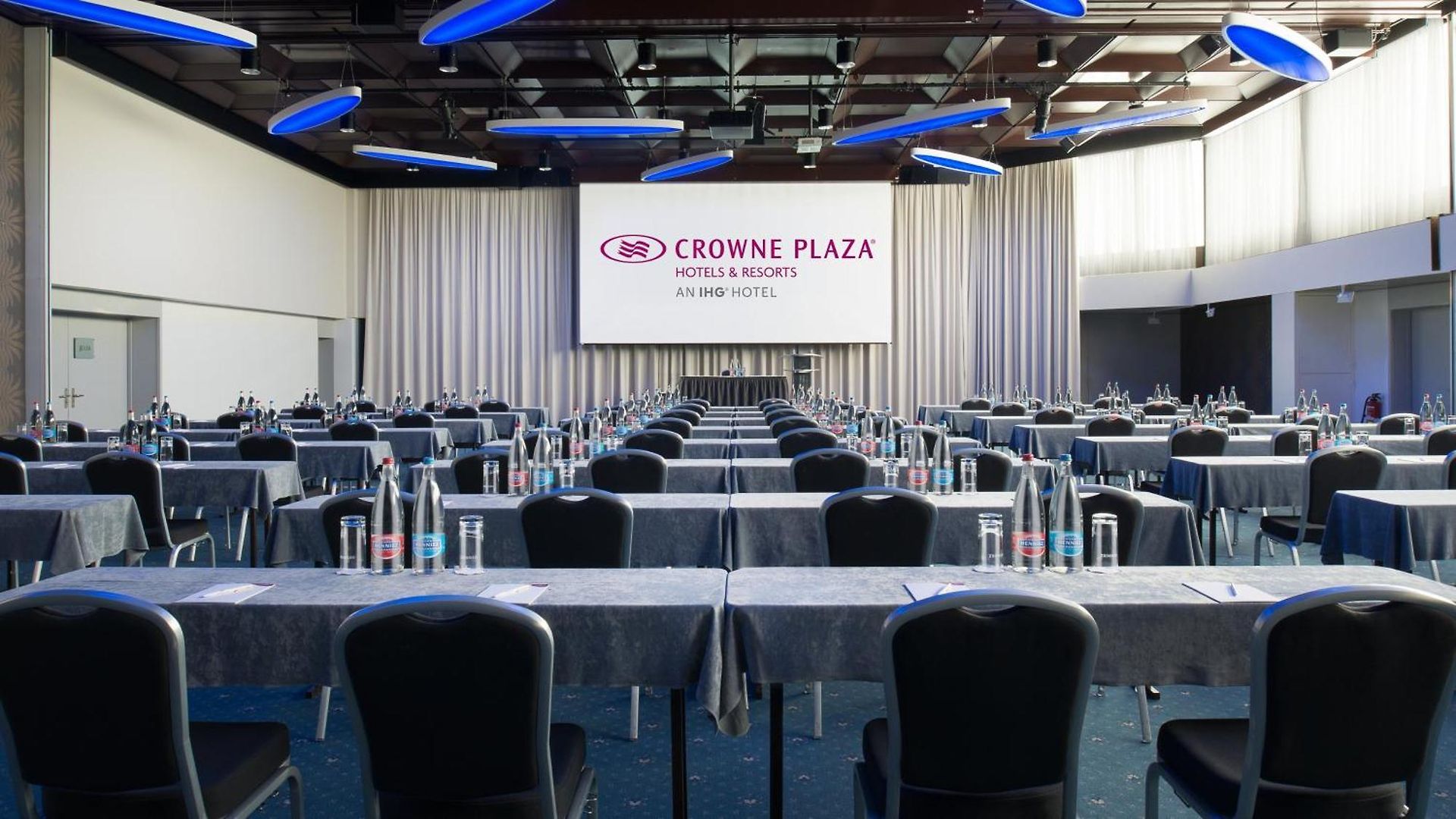 Crowne Plaza Zürich, An Ihg 4*