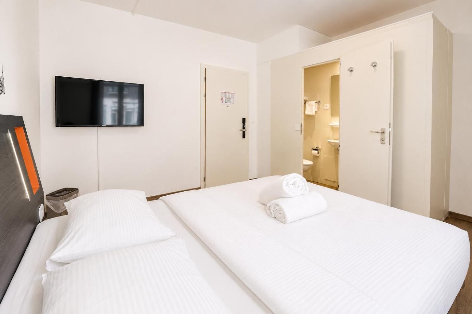 Easyhotel Limmatplatz 2*