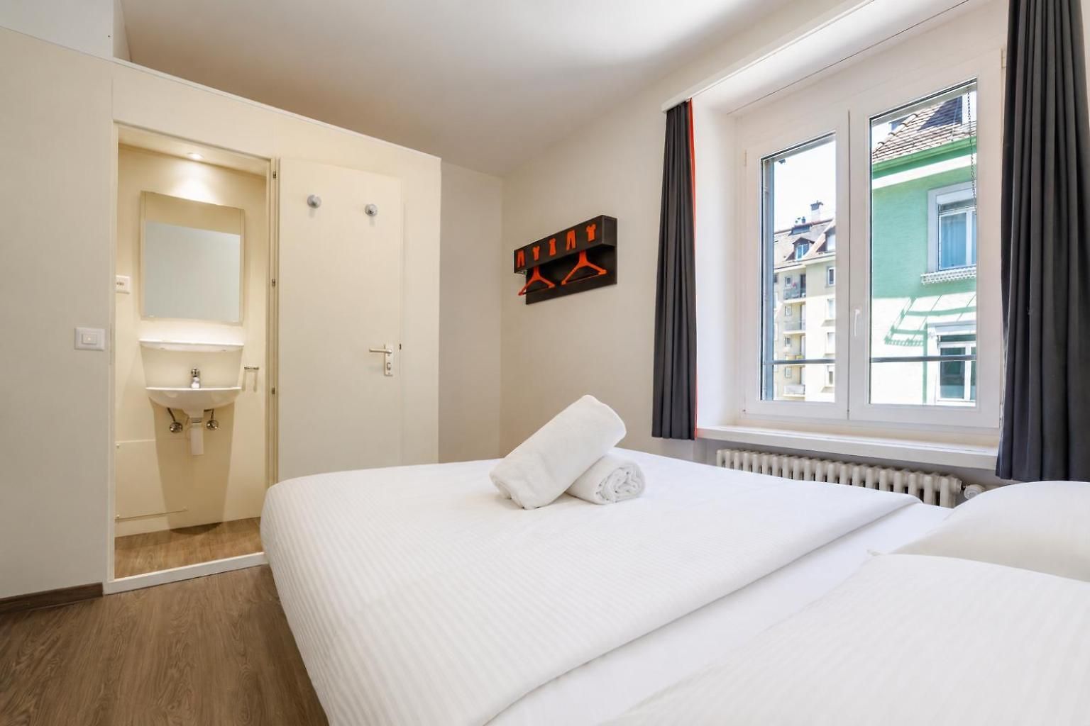 Easyhotel Limmatplatz 2*