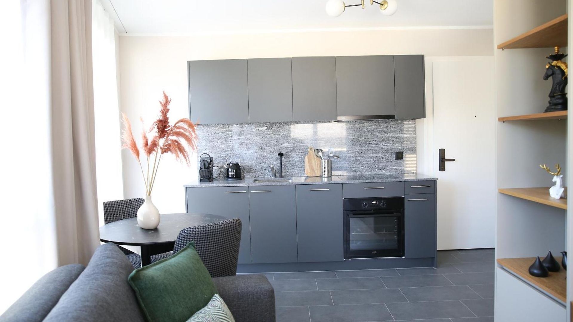 Lamira Serviced 4*