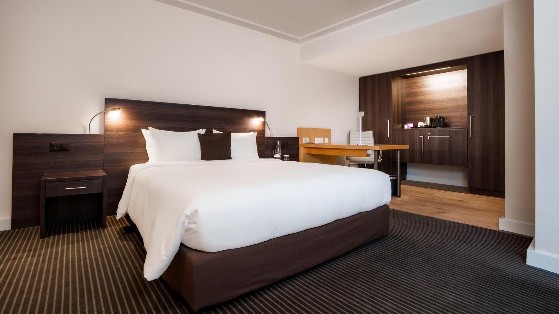 Crowne Plaza Zürich, An Ihg 4*
