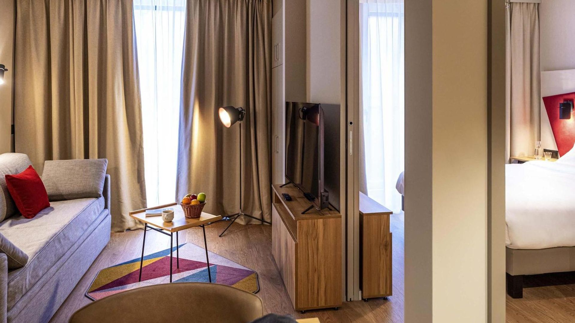 Adagio Center 4*