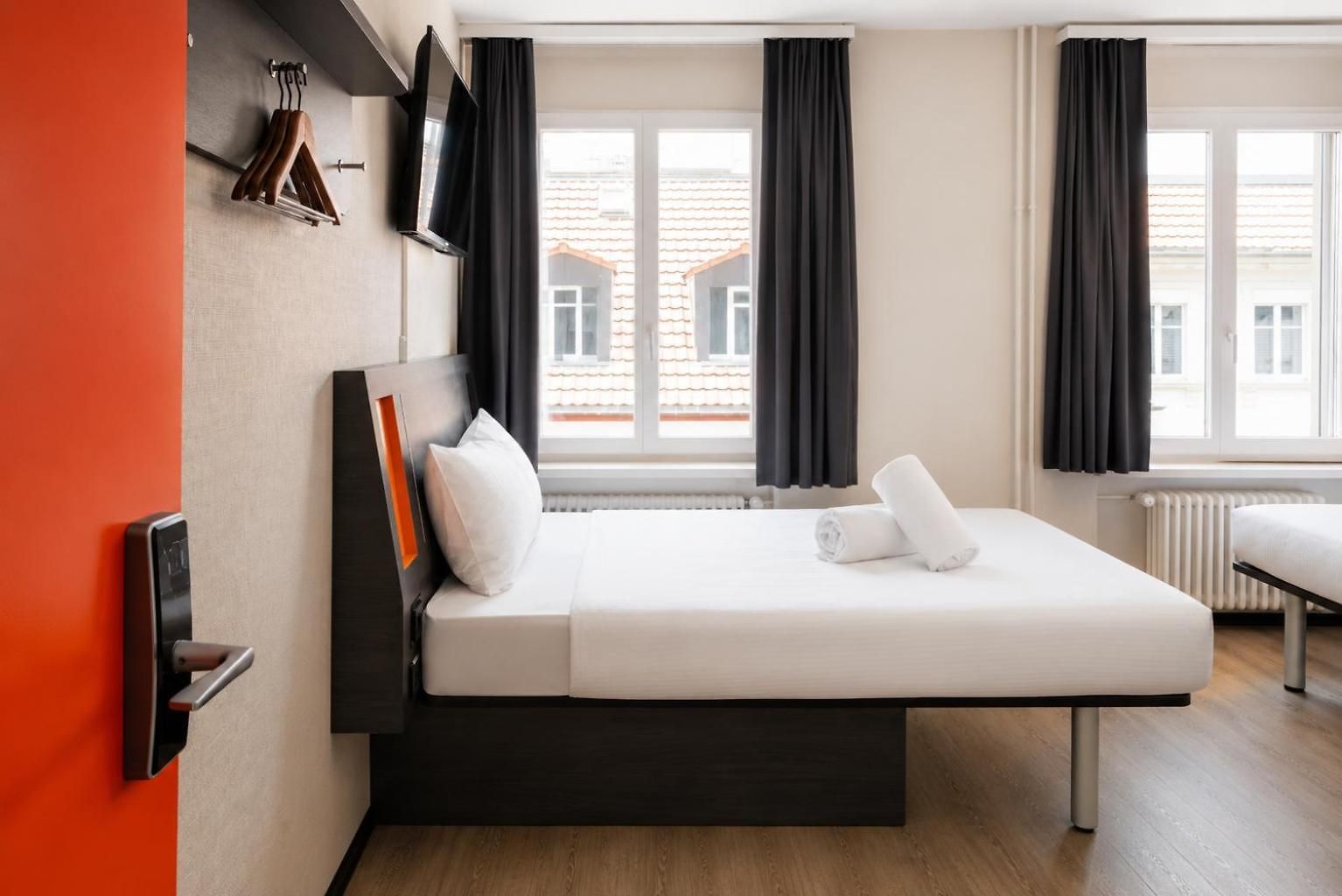 Easyhotel Main Station Hotel 3*