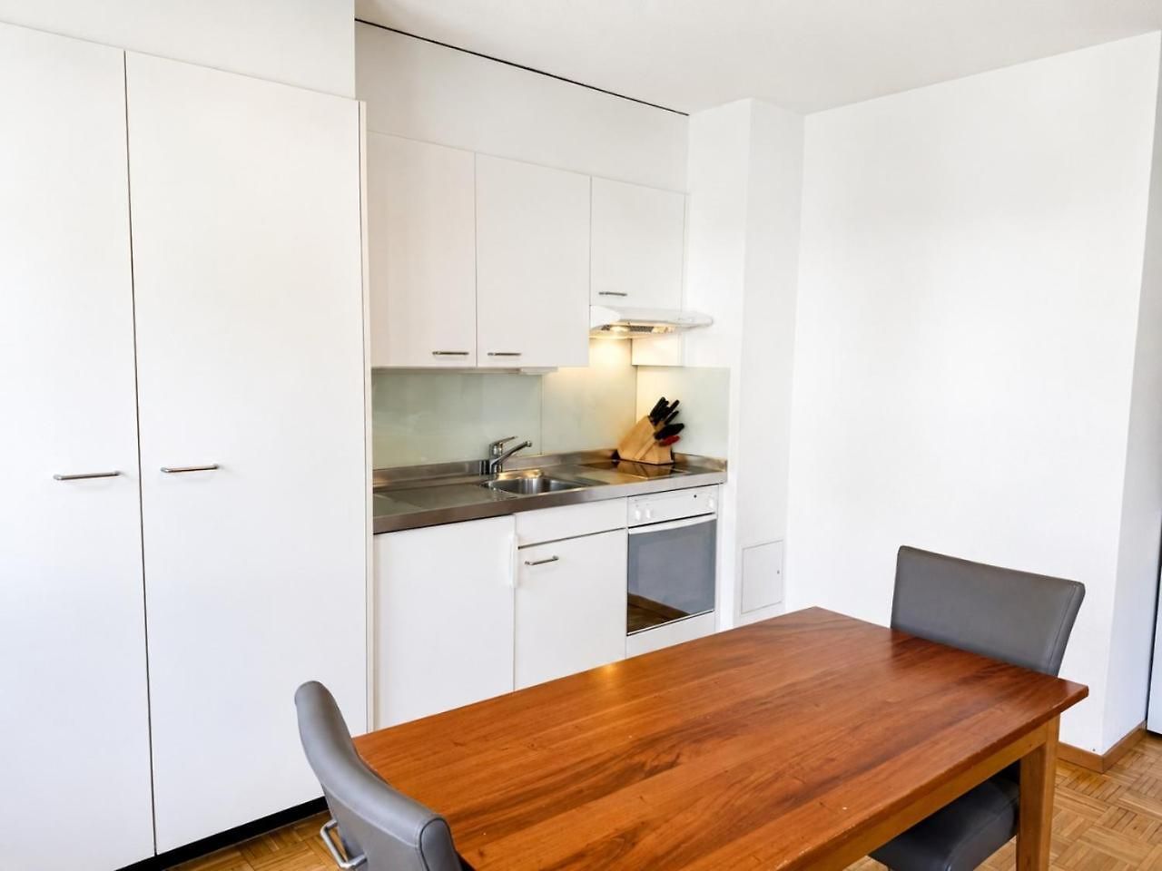 Practical And Cozy - Art 6 Apartment