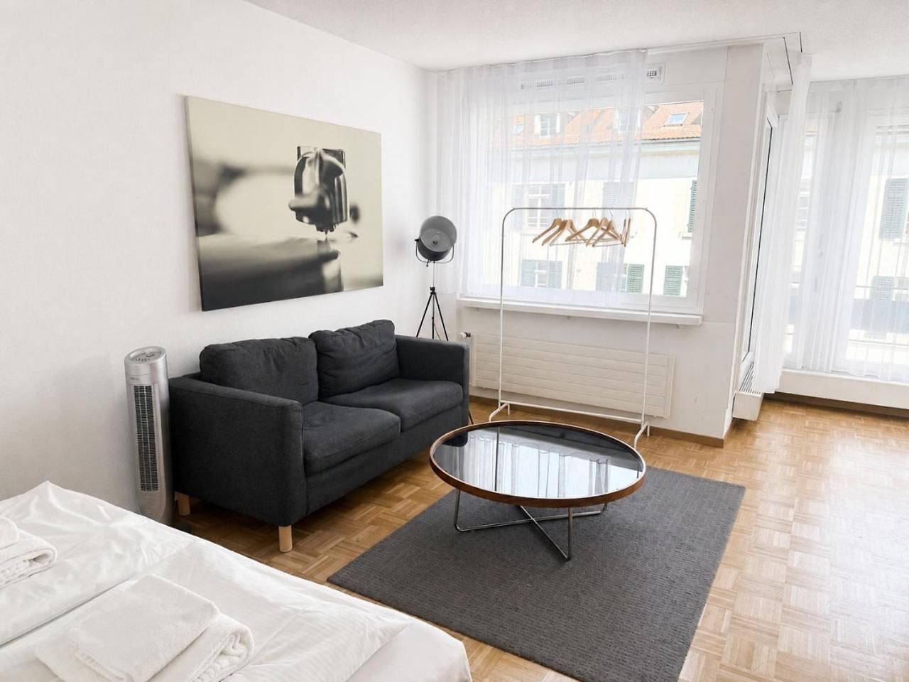 Cozy In The Centre - Art 13 Apartment