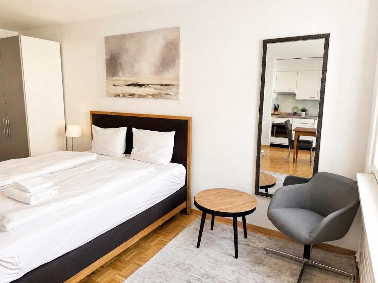 Practical And Cozy - Art 6 * Zurich