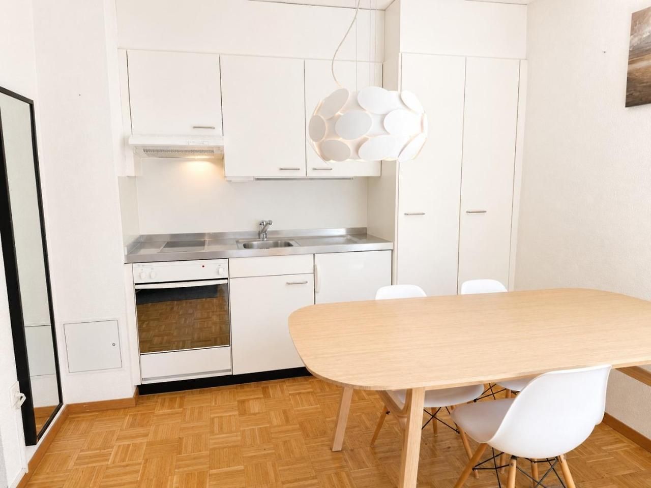 Charming In The Centre - Art 4 Apartment Zurich