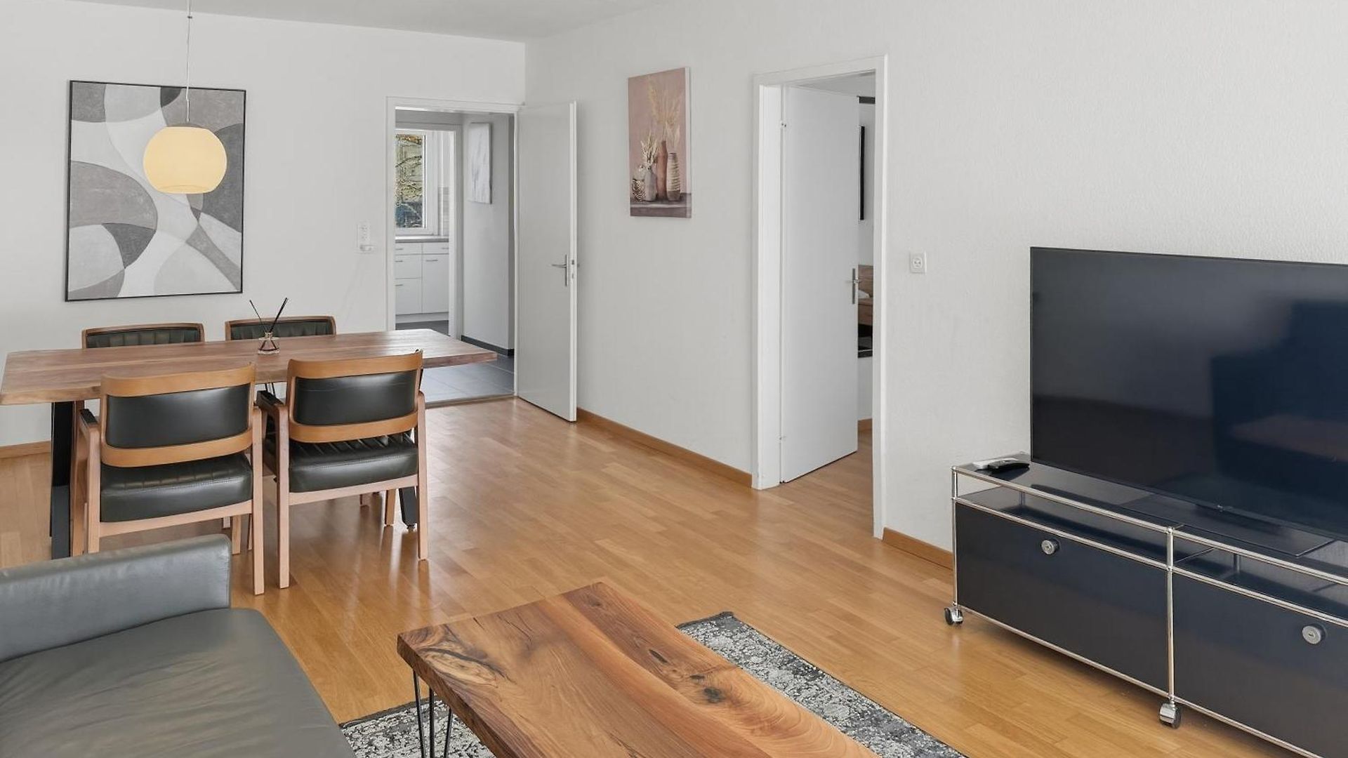 Cozy And Sunny 2br Flat In The Centre - Sky10 Apartment *